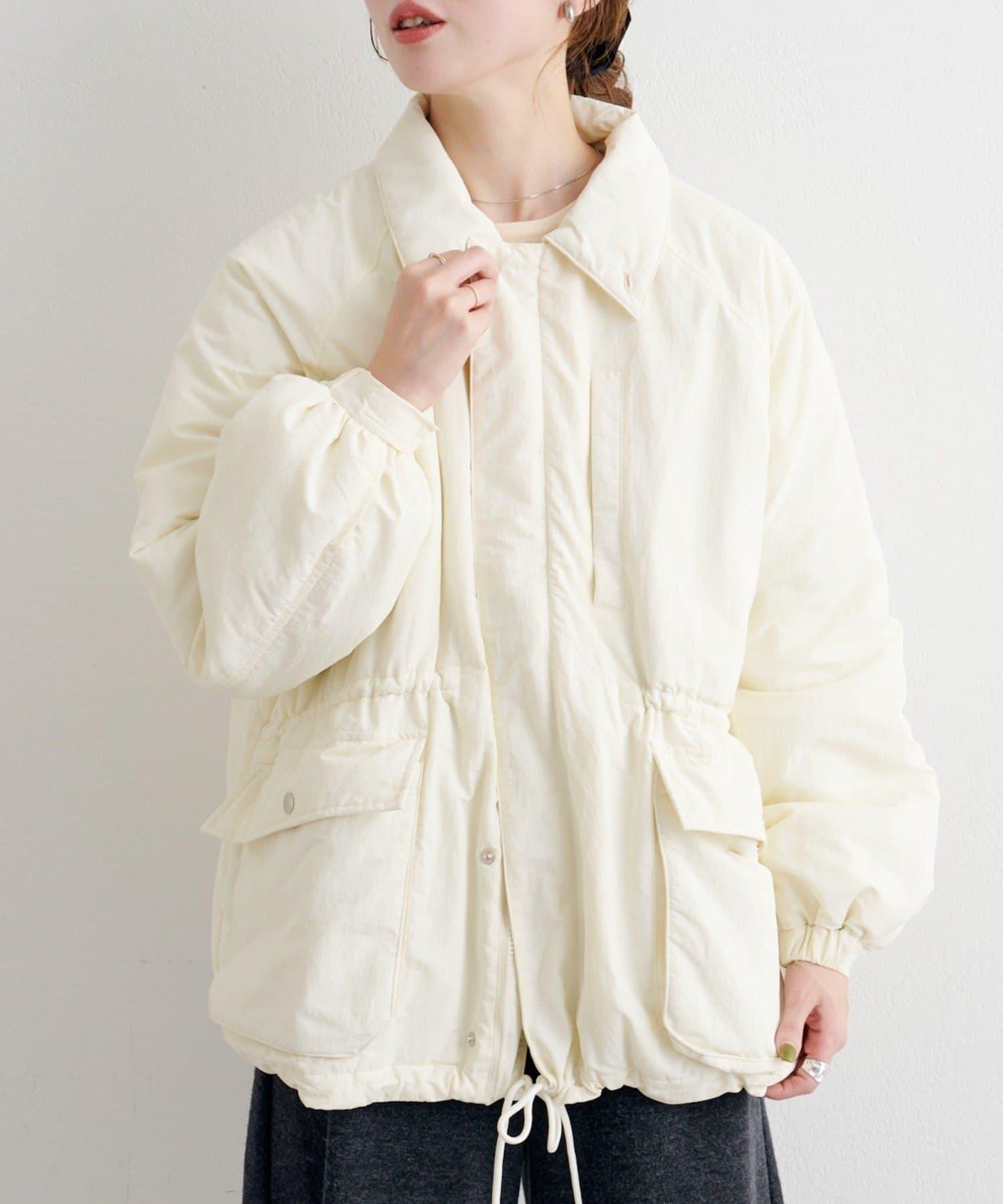 B 高腰抽褶尼龍大衣