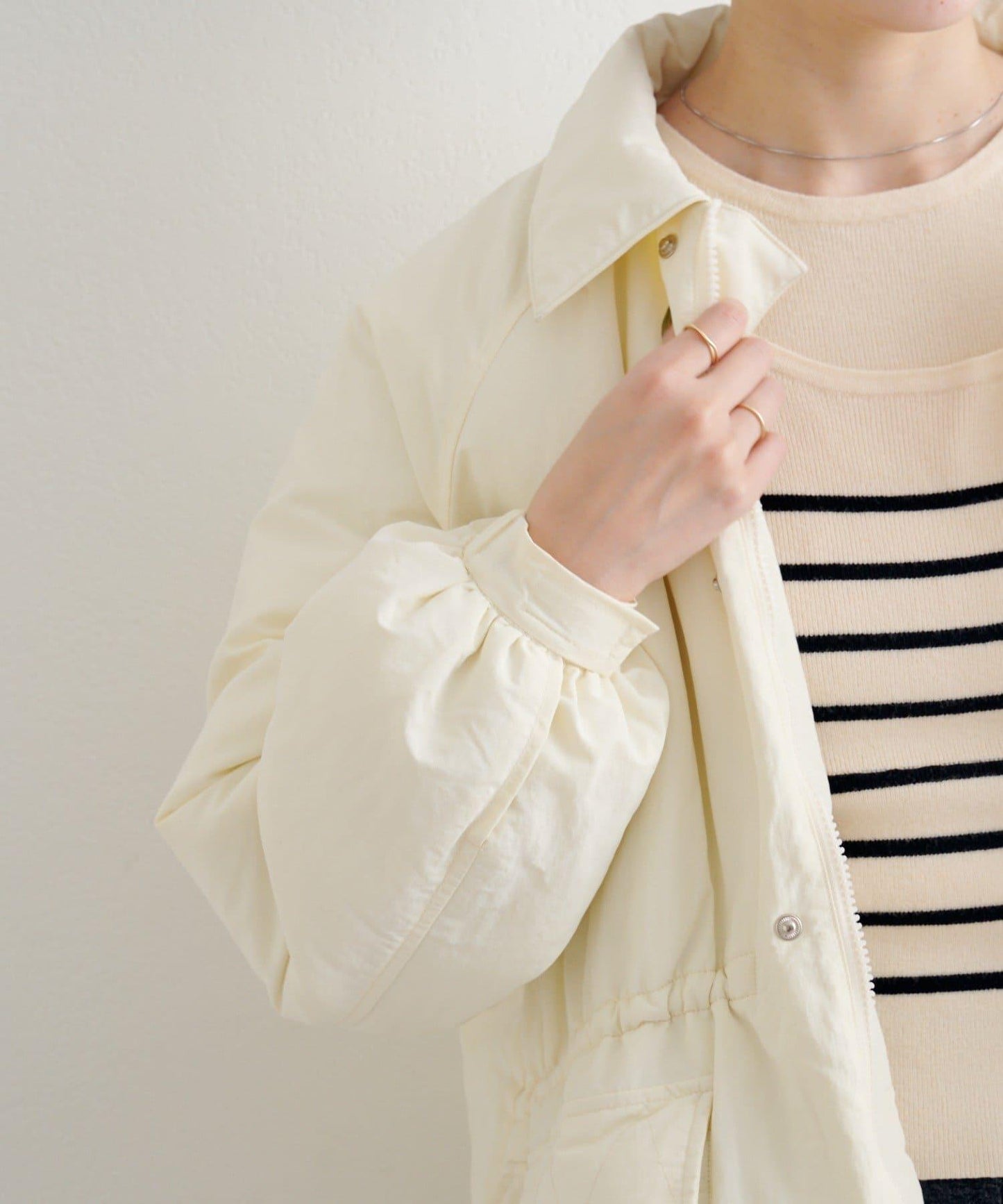 B 高腰抽褶尼龍大衣