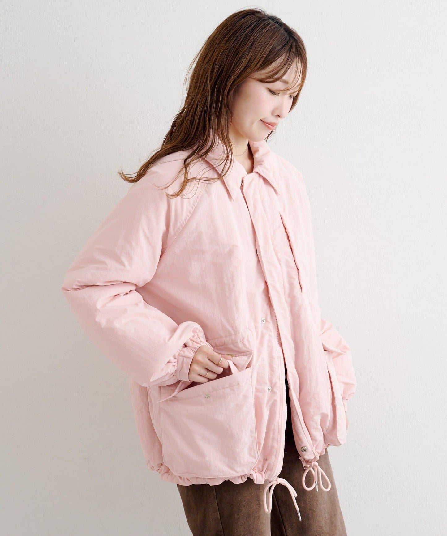 B 高腰抽褶尼龍大衣