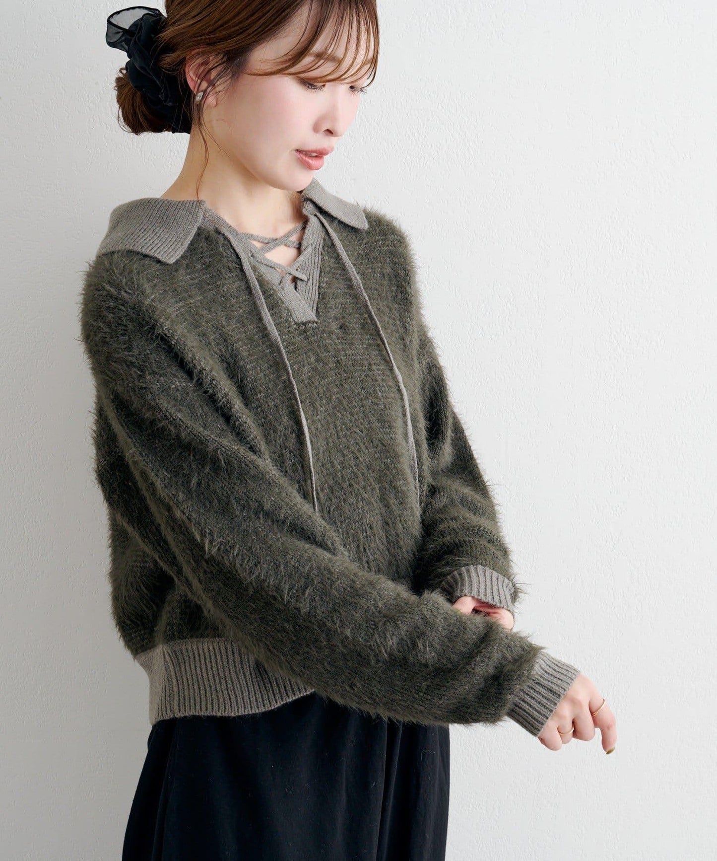 蕾絲繫帶翻領長毛針織衫