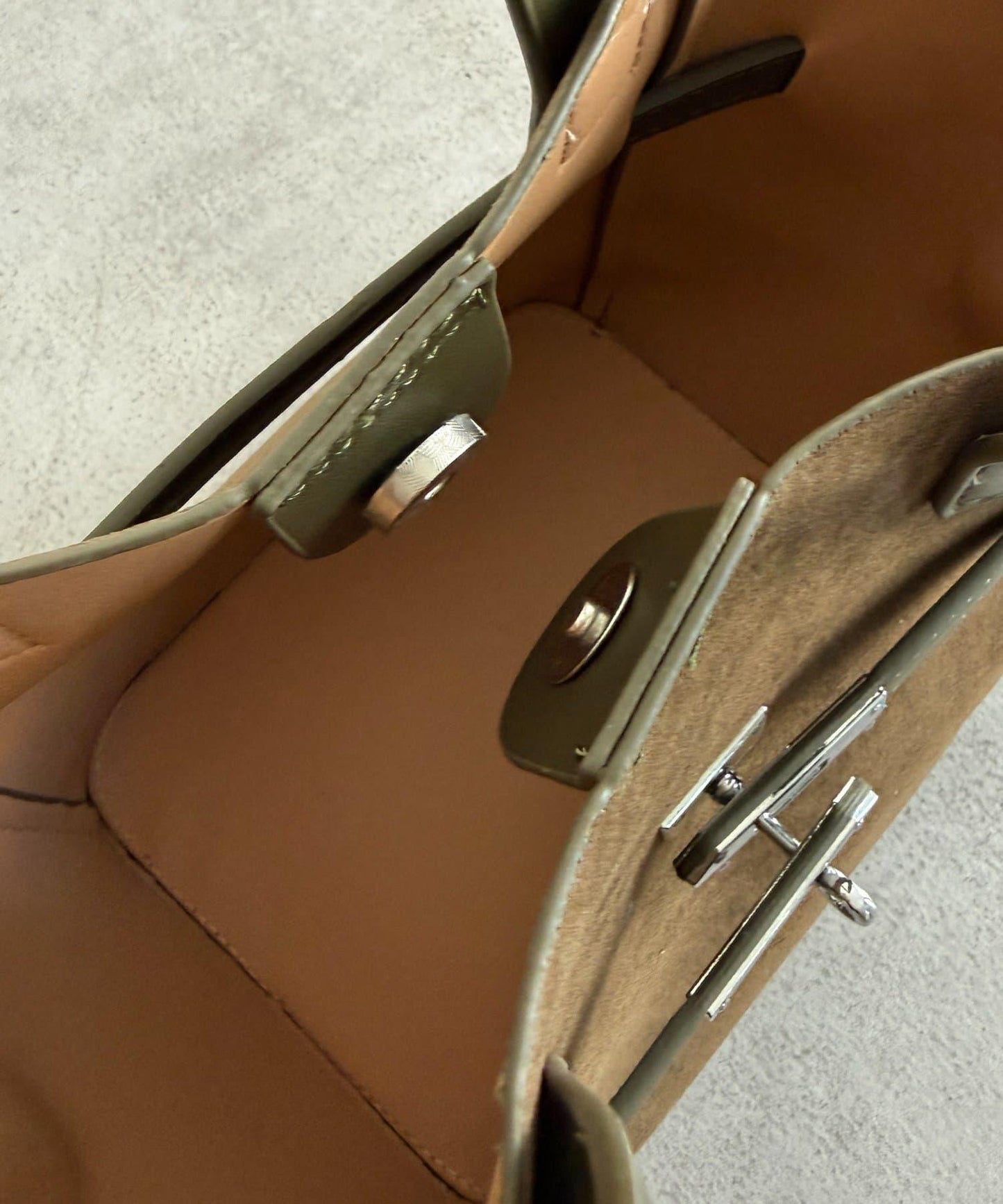 附化妝包金屬扣水桶托特包