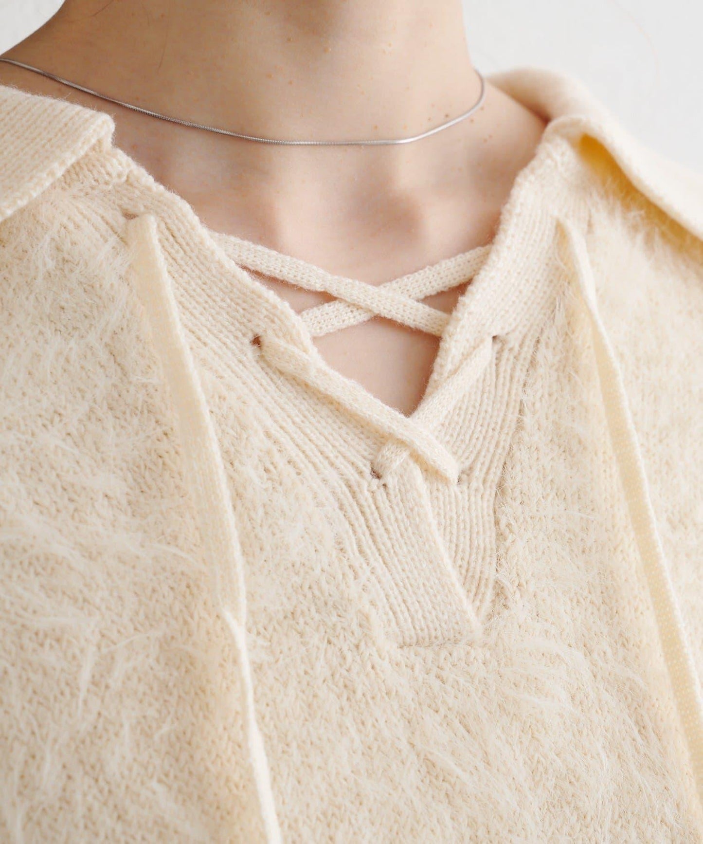 蕾絲繫帶翻領長毛針織衫