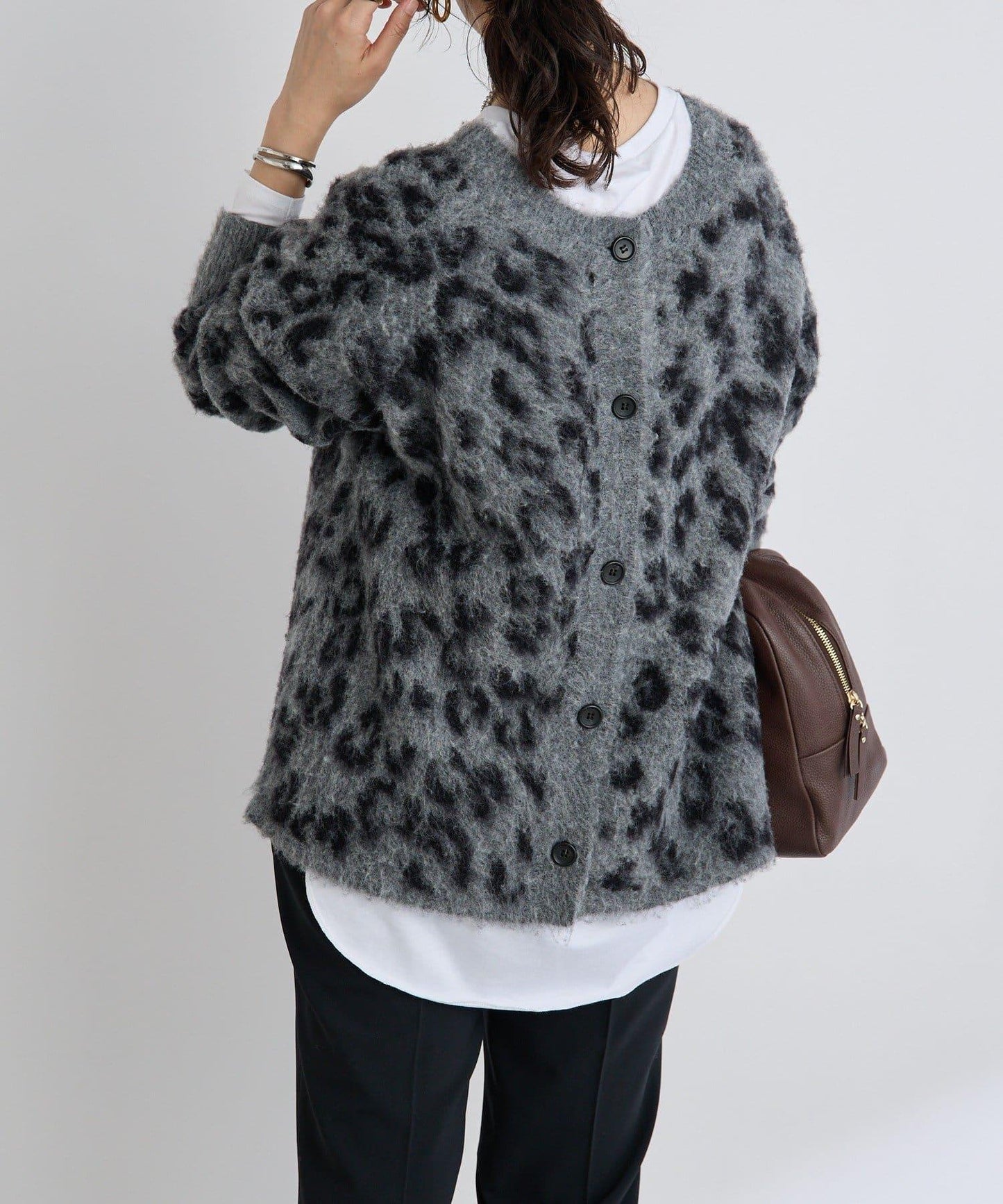【時尚感十足】豹紋長毛針織衫