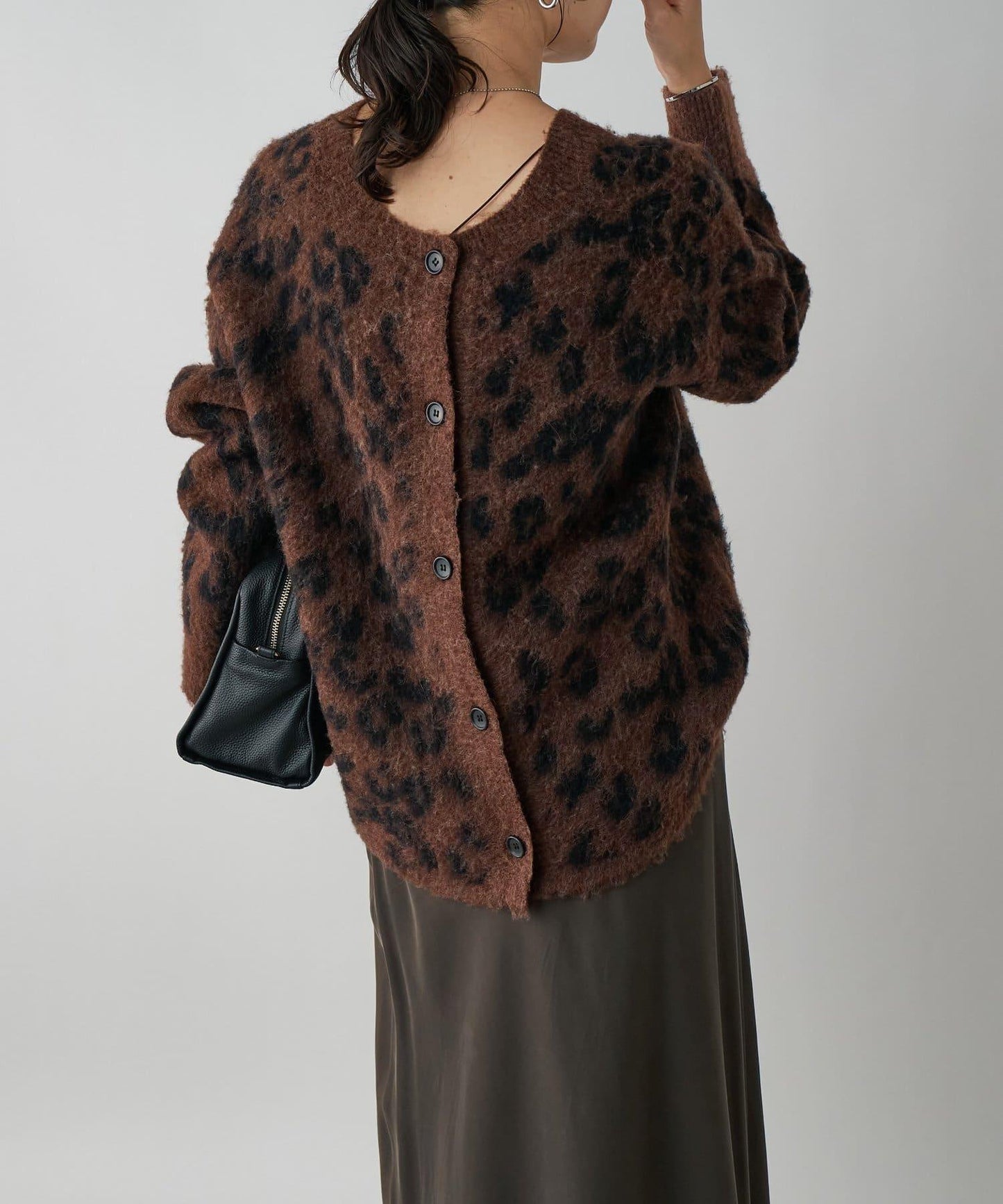 【時尚感十足】豹紋長毛針織衫