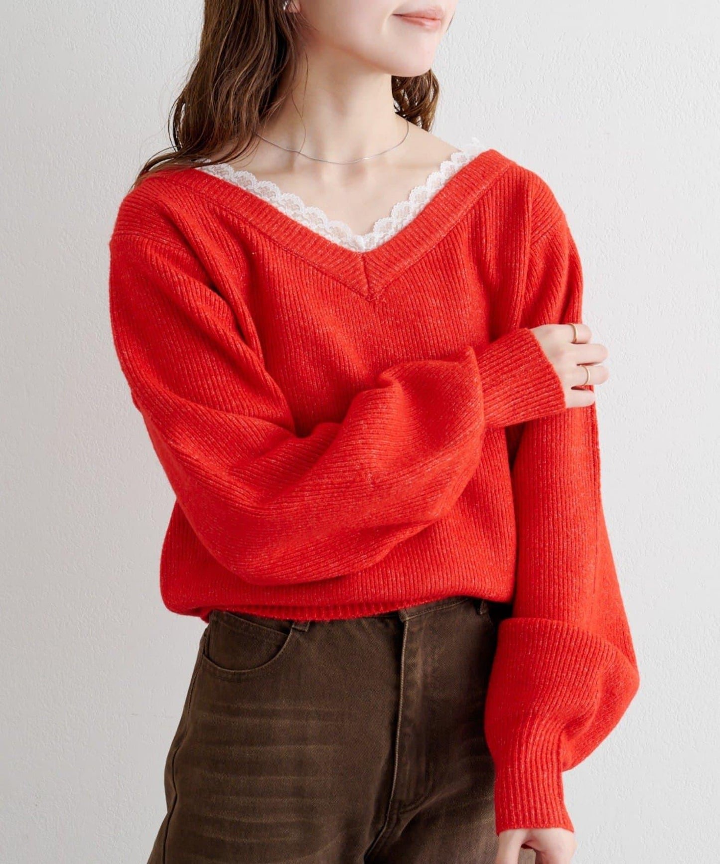 B 蕾絲拼接針織套頭衫