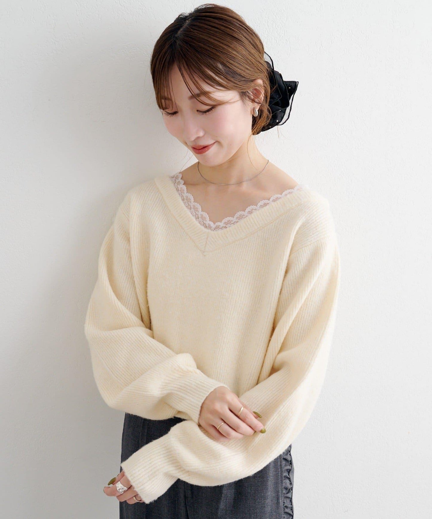 B 蕾絲拼接針織套頭衫