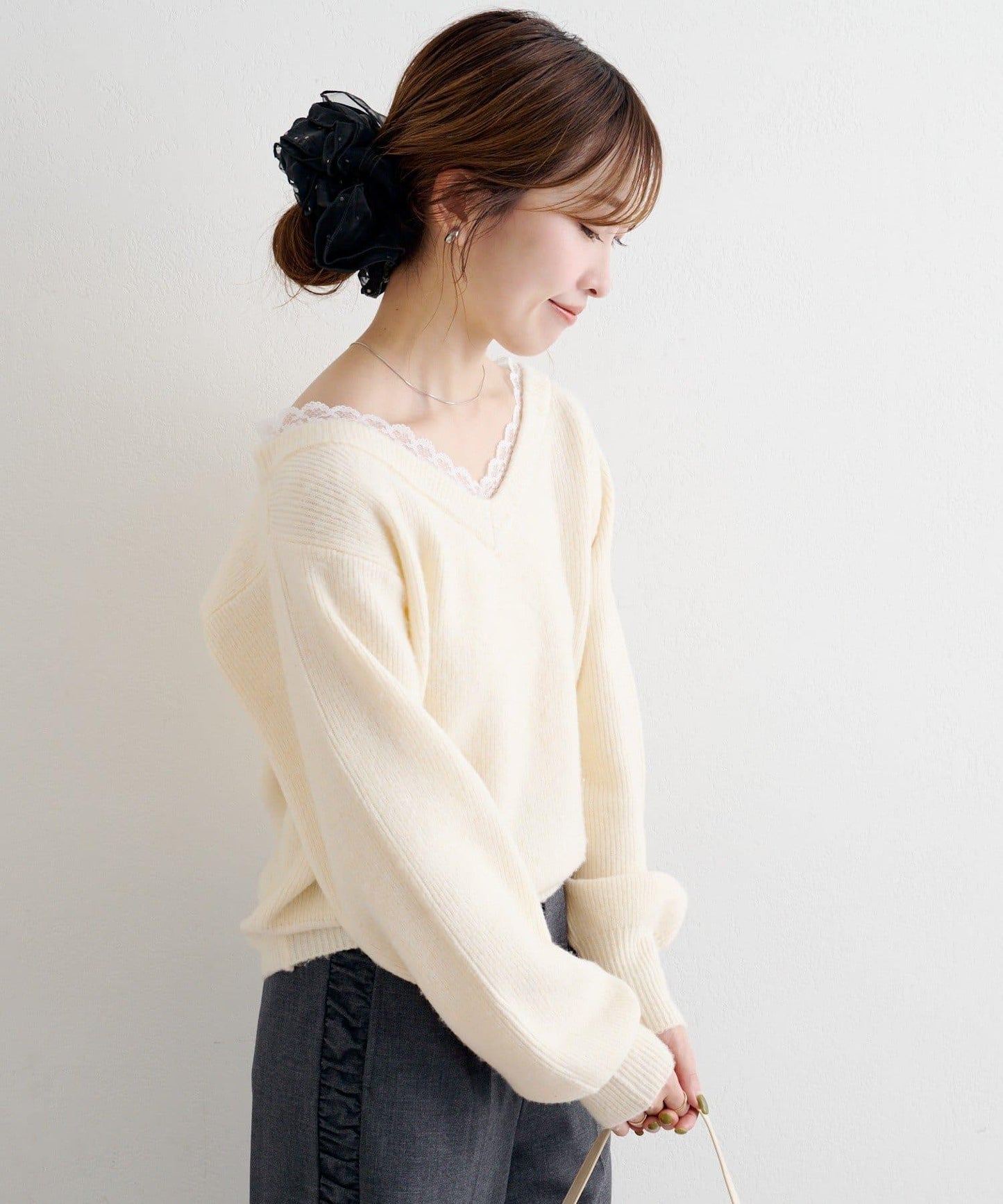 B 蕾絲拼接針織套頭衫