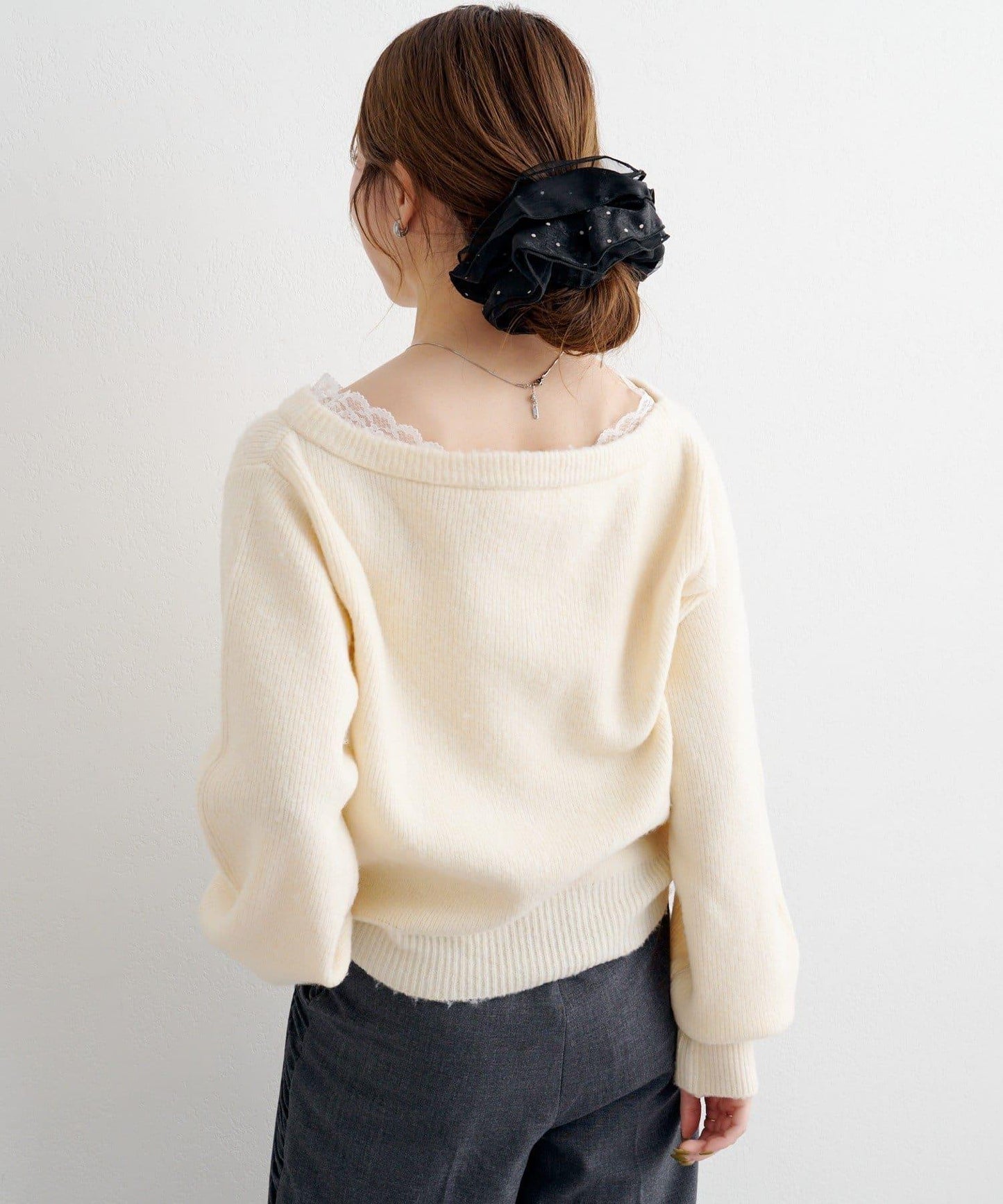 B 蕾絲拼接針織套頭衫