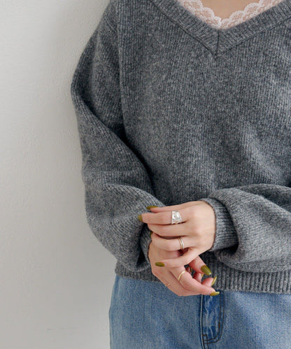 B 蕾絲拼接針織套頭衫