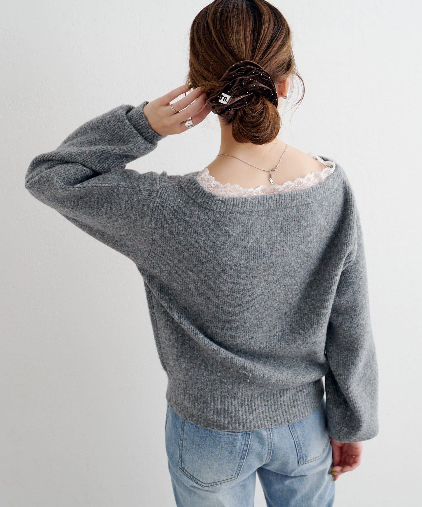 B 蕾絲拼接針織套頭衫