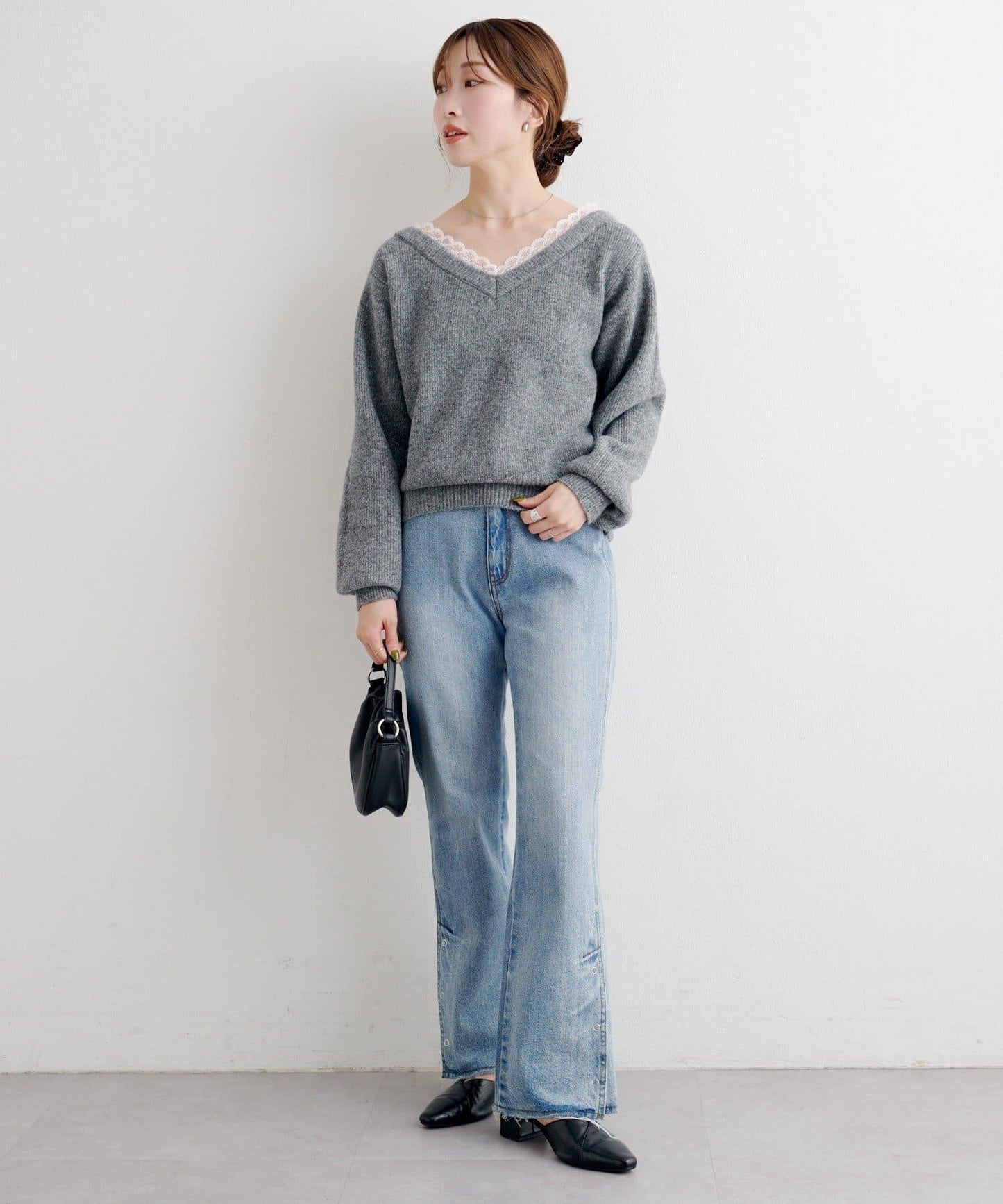 B 蕾絲拼接針織套頭衫