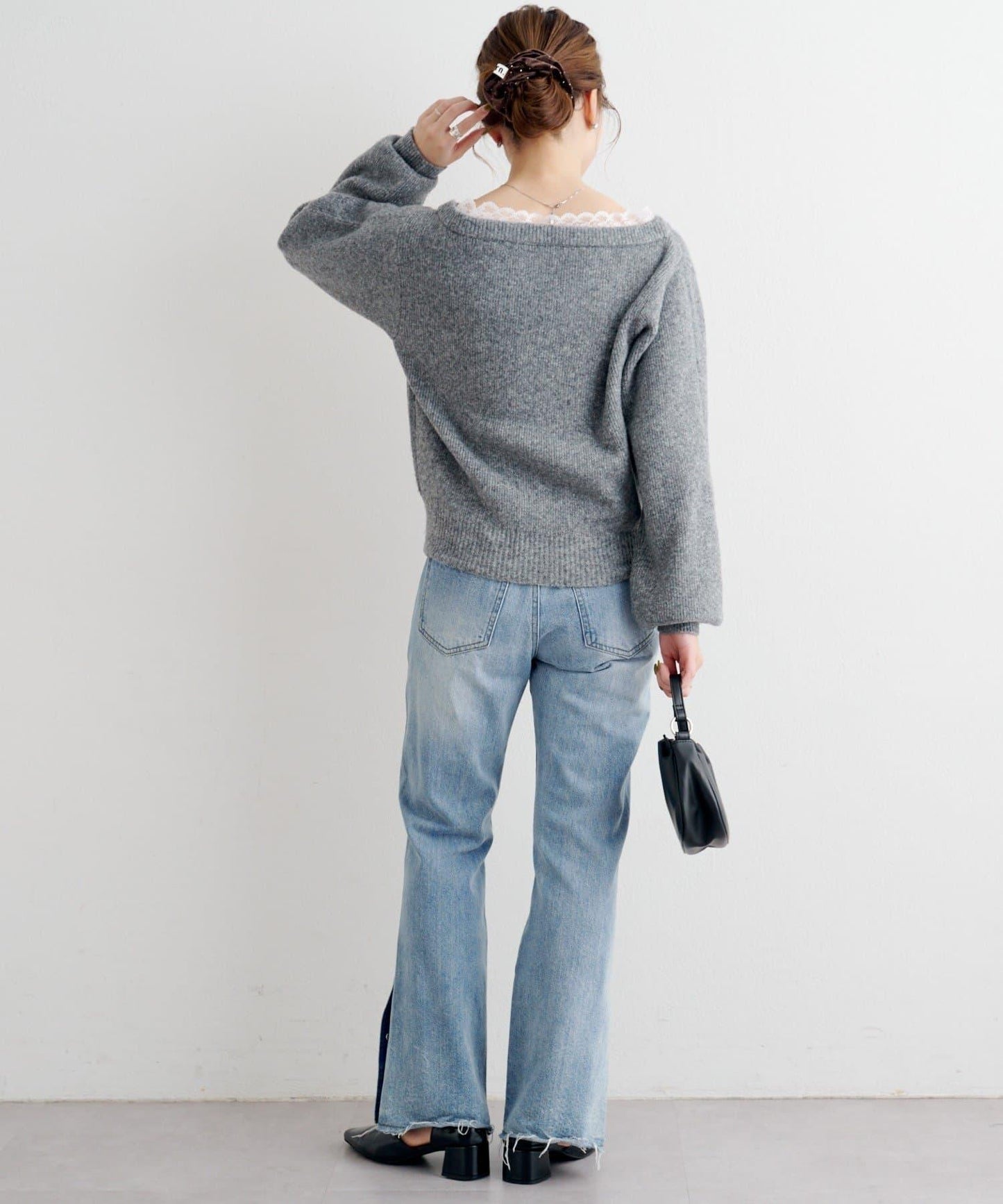 B 蕾絲拼接針織套頭衫