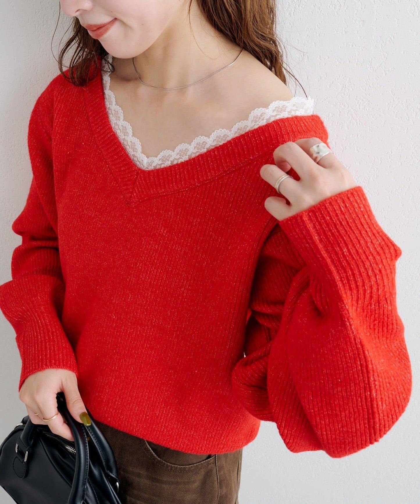 B 蕾絲拼接針織套頭衫