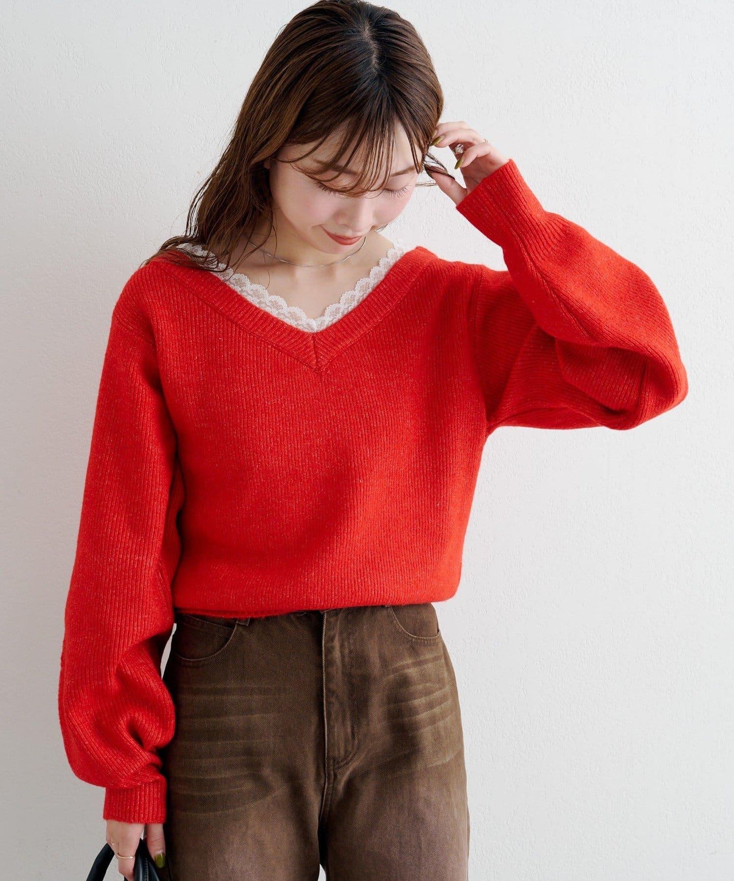 B 蕾絲拼接針織套頭衫