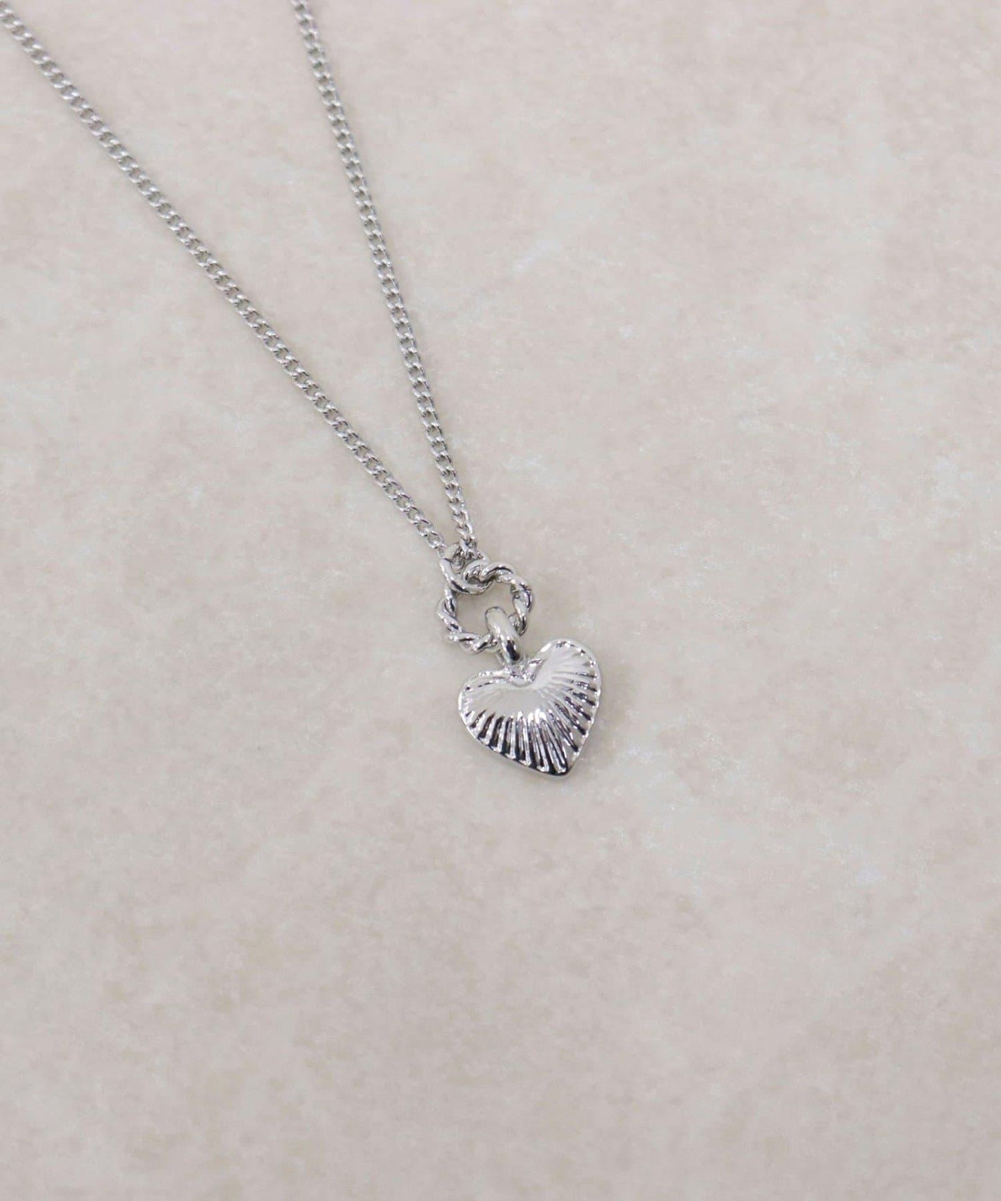 雕刻迷你愛心項鍊