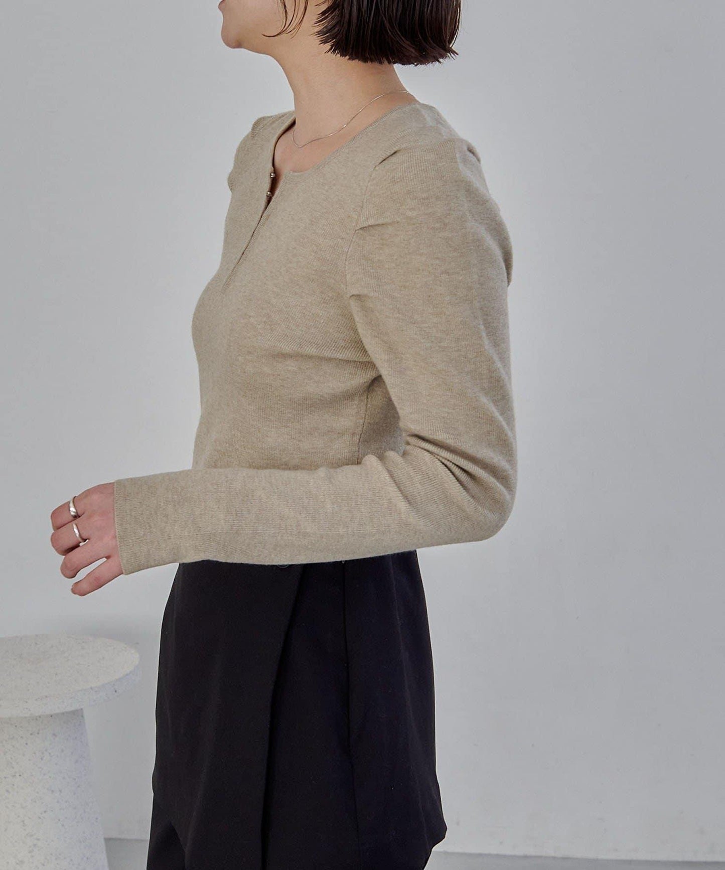 扣袢亨利領蓬鬆針織衫