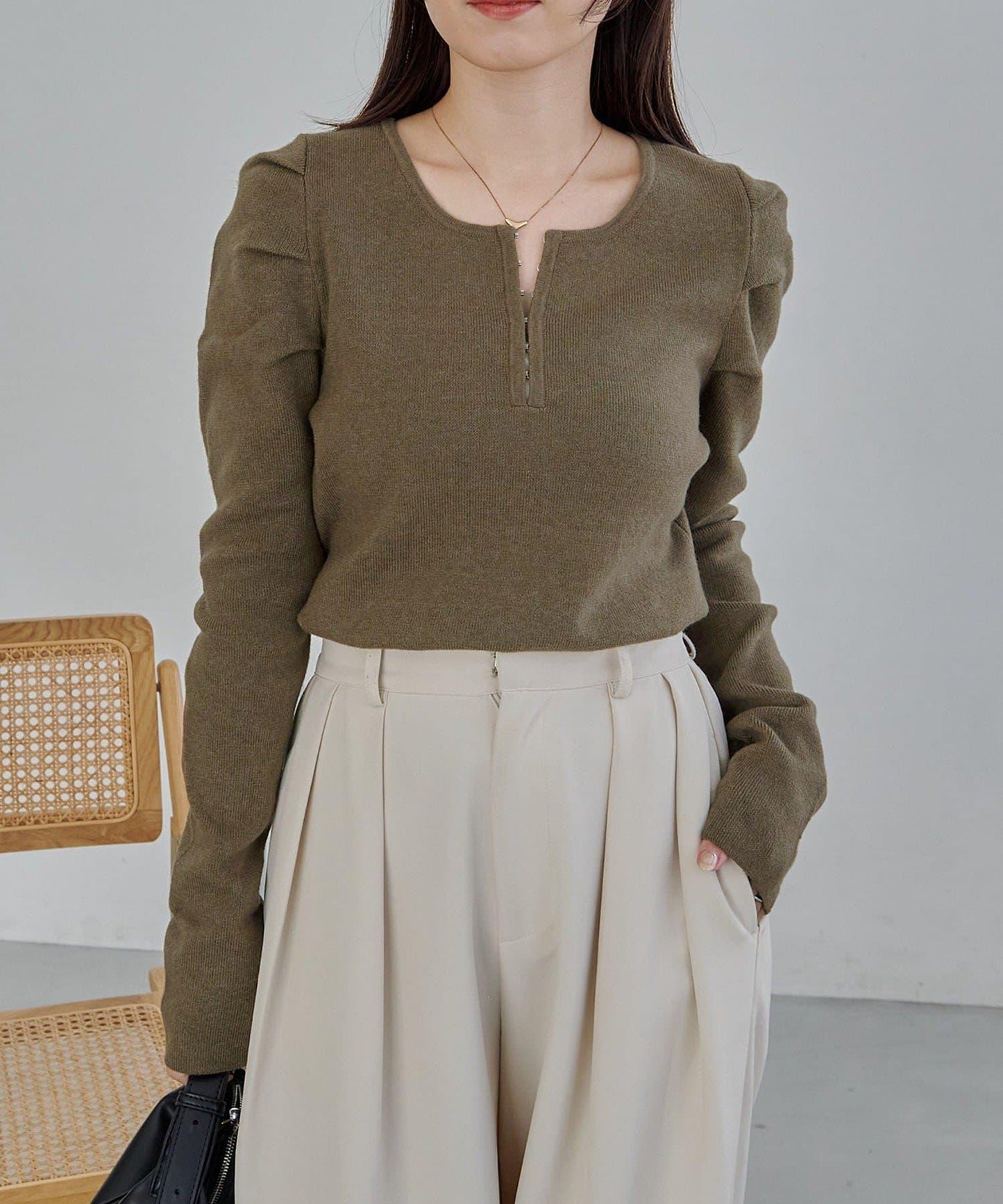 扣袢亨利領蓬鬆針織衫