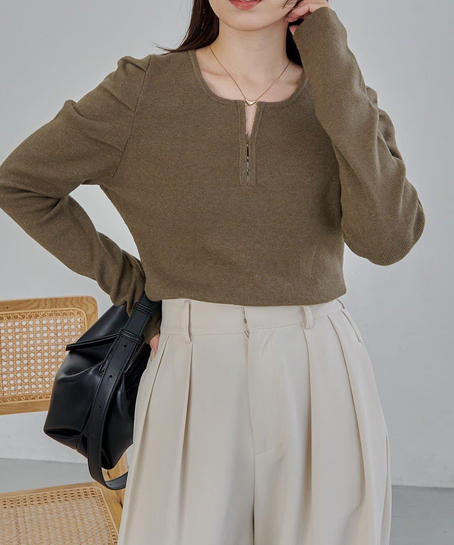 扣袢亨利領蓬鬆針織衫