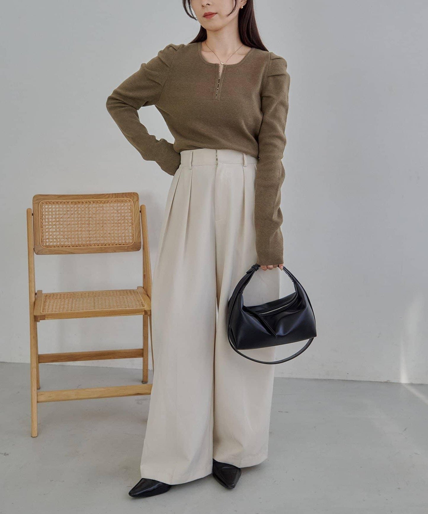 扣袢亨利領蓬鬆針織衫