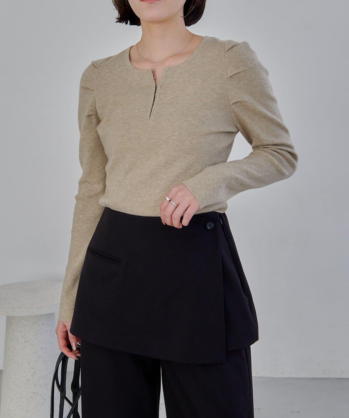 扣袢亨利領蓬鬆針織衫