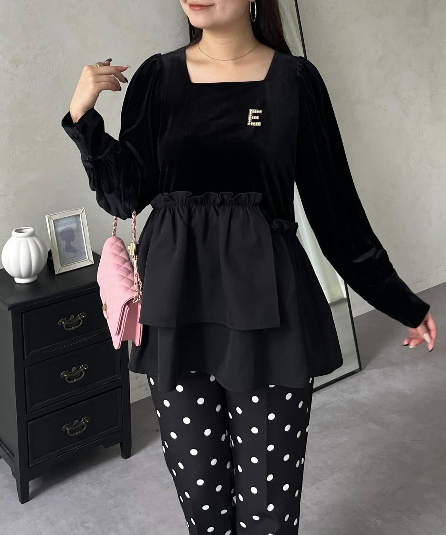 不對稱荷葉邊下襬天鵝絨短上衣