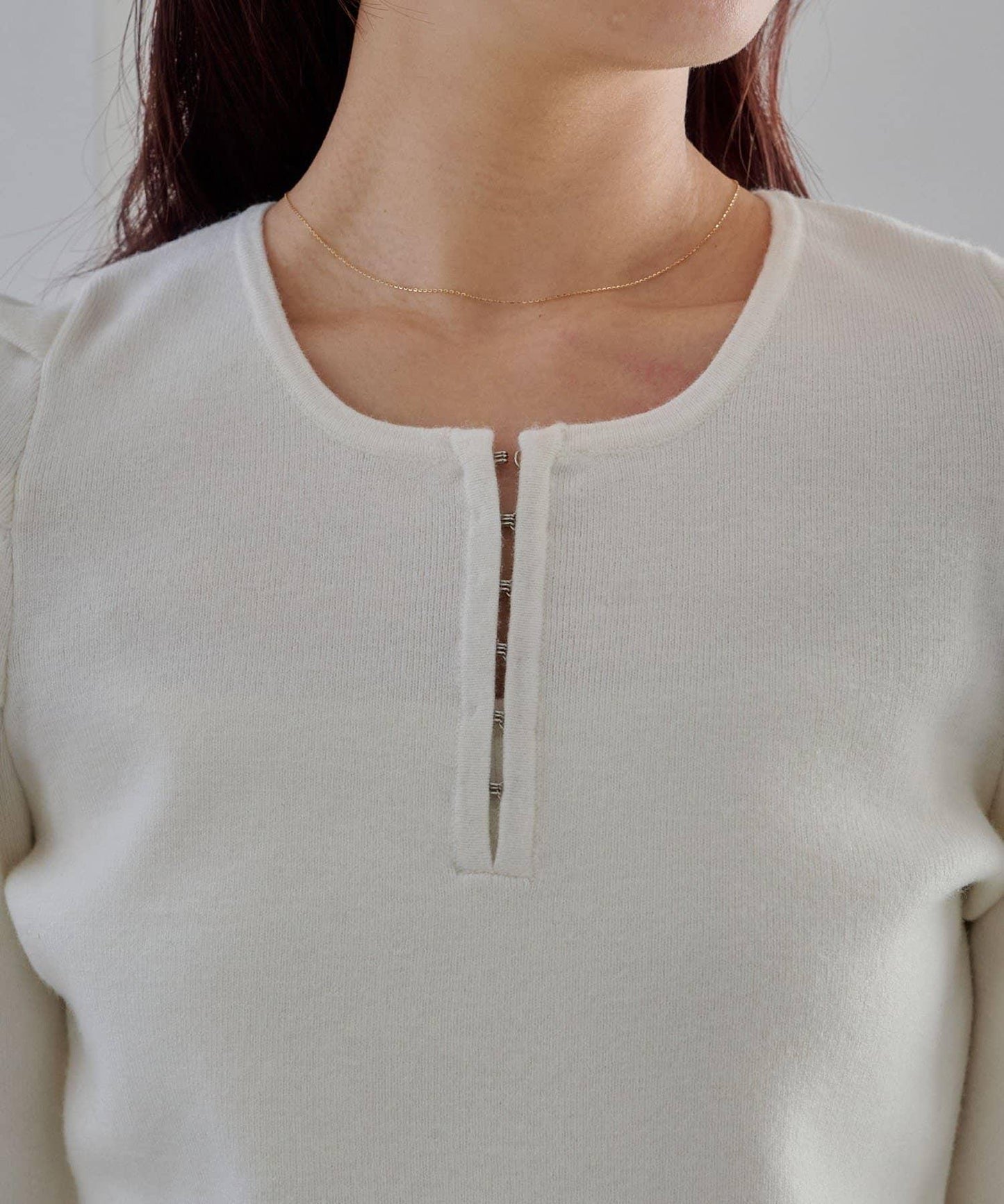 扣袢亨利領蓬鬆針織衫