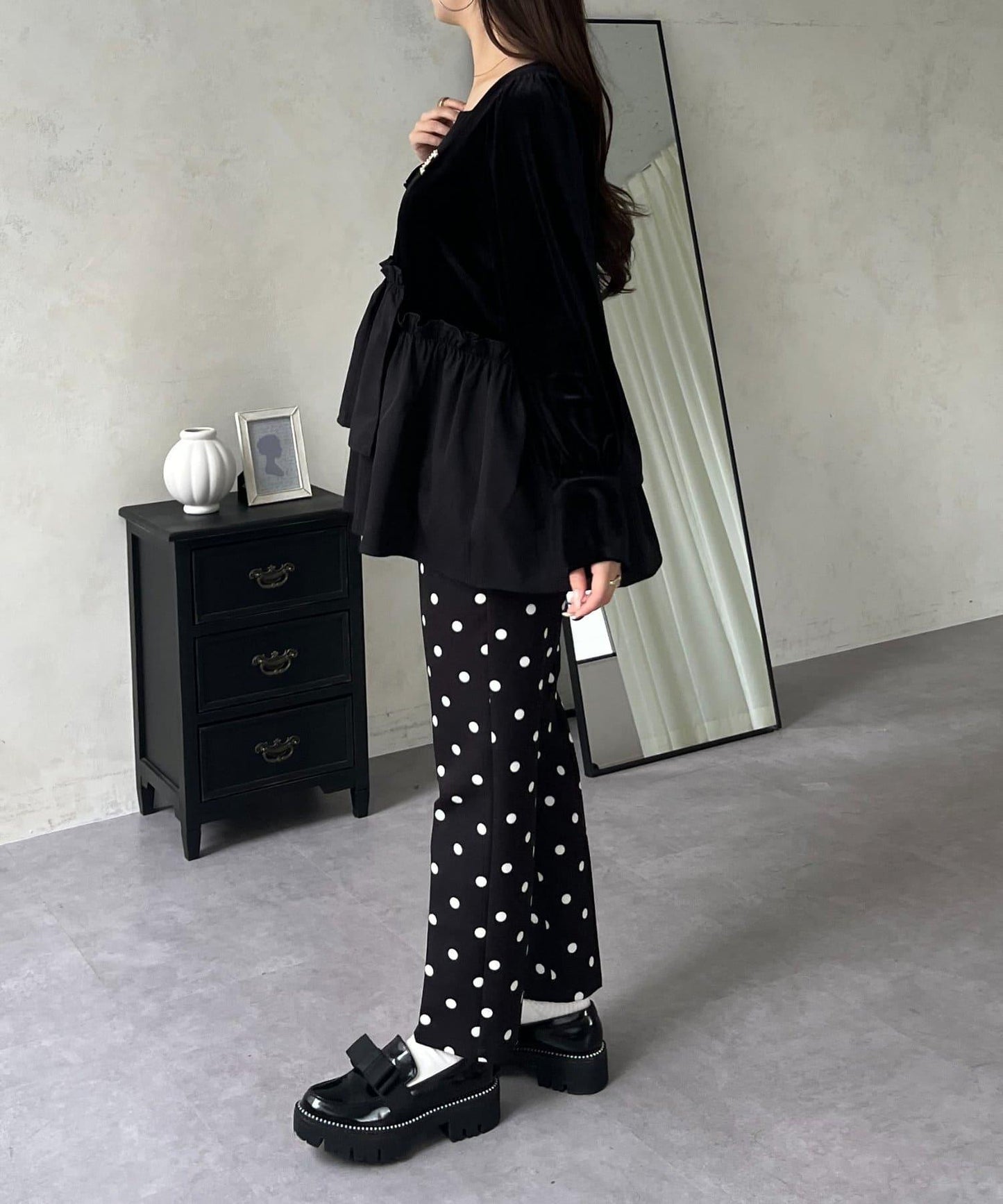 不對稱荷葉邊下襬天鵝絨短上衣