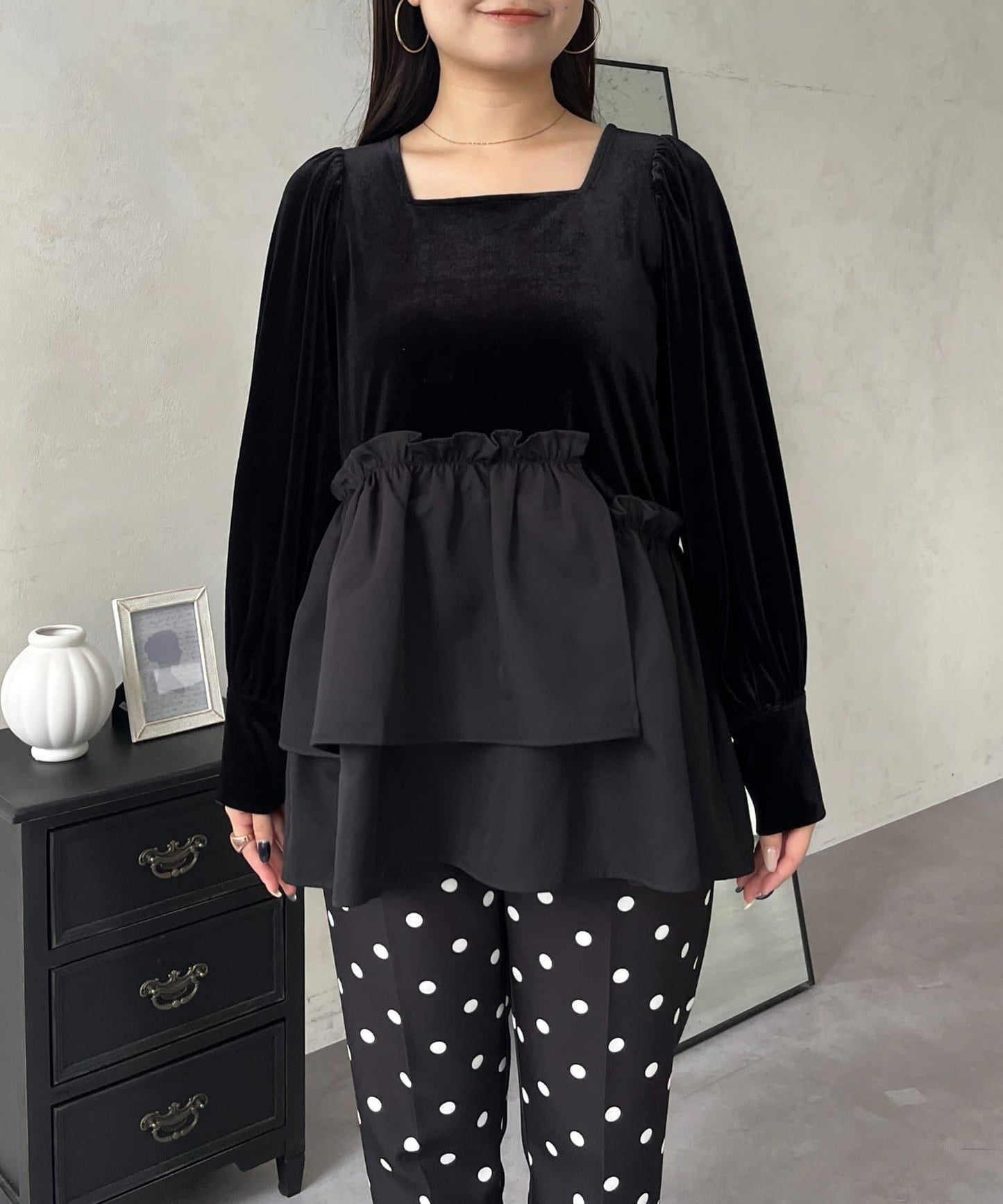 不對稱荷葉邊下襬天鵝絨短上衣