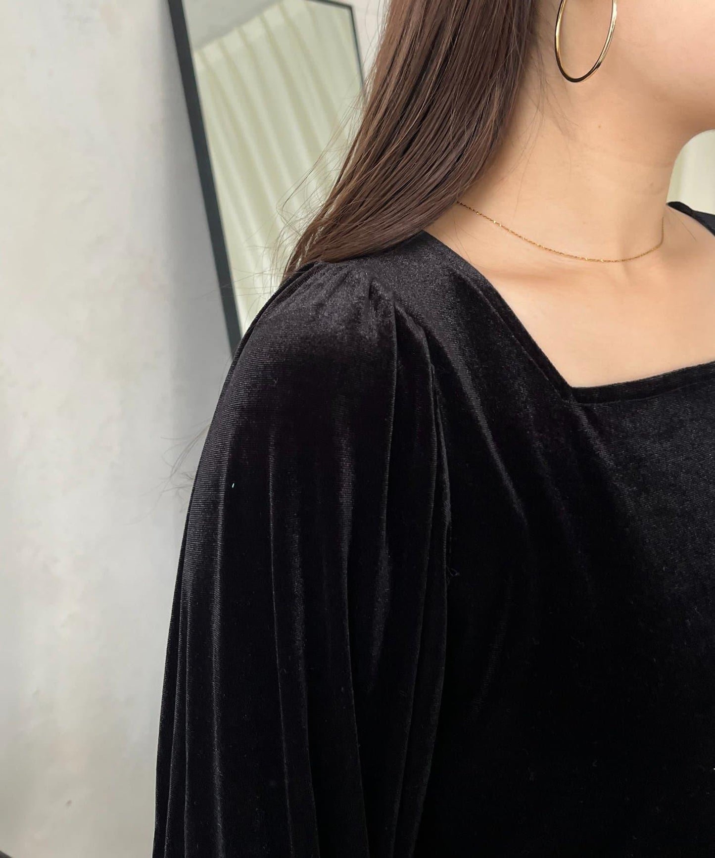 不對稱荷葉邊下襬天鵝絨短上衣