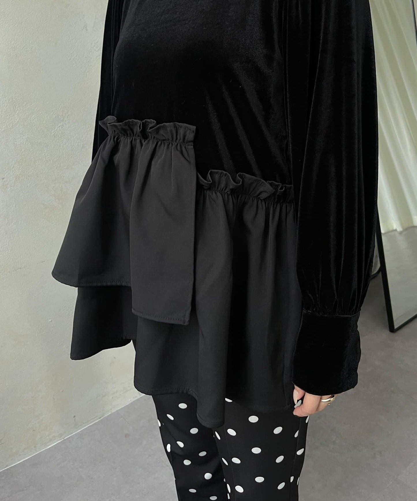 不對稱荷葉邊下襬天鵝絨短上衣