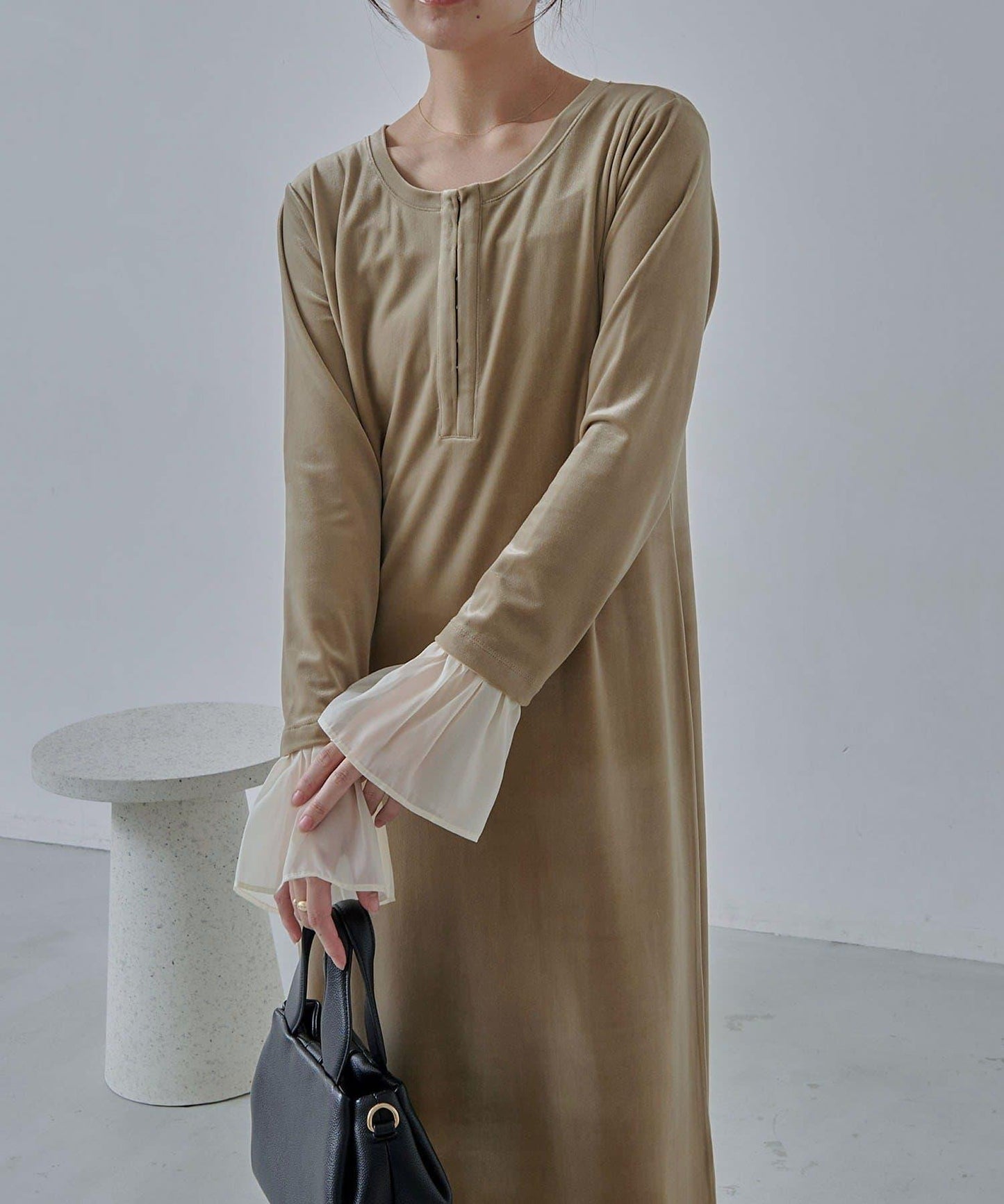 【有小個子尺碼】喇叭袖天鵝絨連衣裙