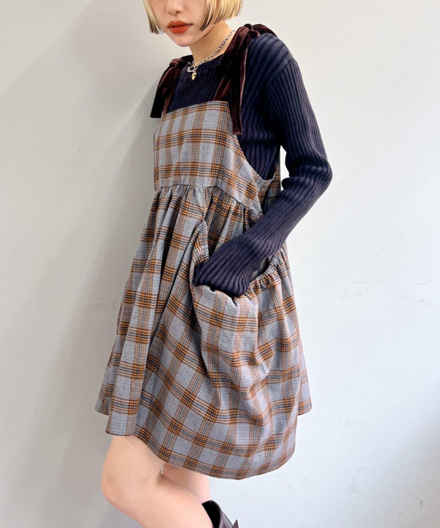 肩帶蝴蝶結格紋吊帶連衣裙