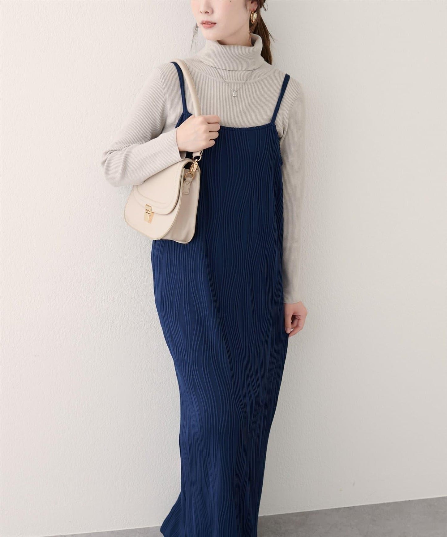 流線條紋修身連衣裙