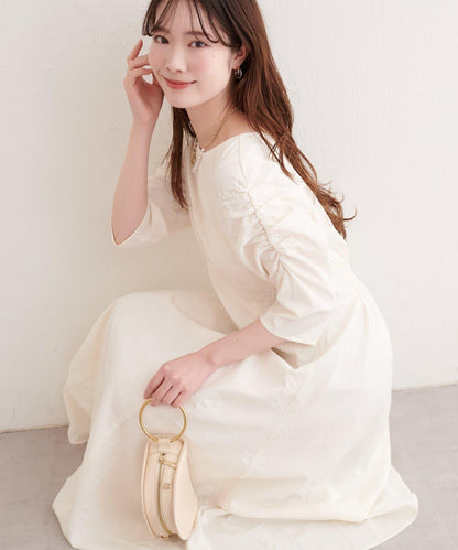 花卉提花泡泡袖連衣裙