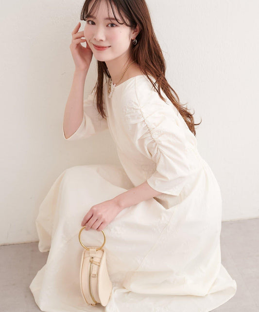 花卉提花泡泡袖連衣裙