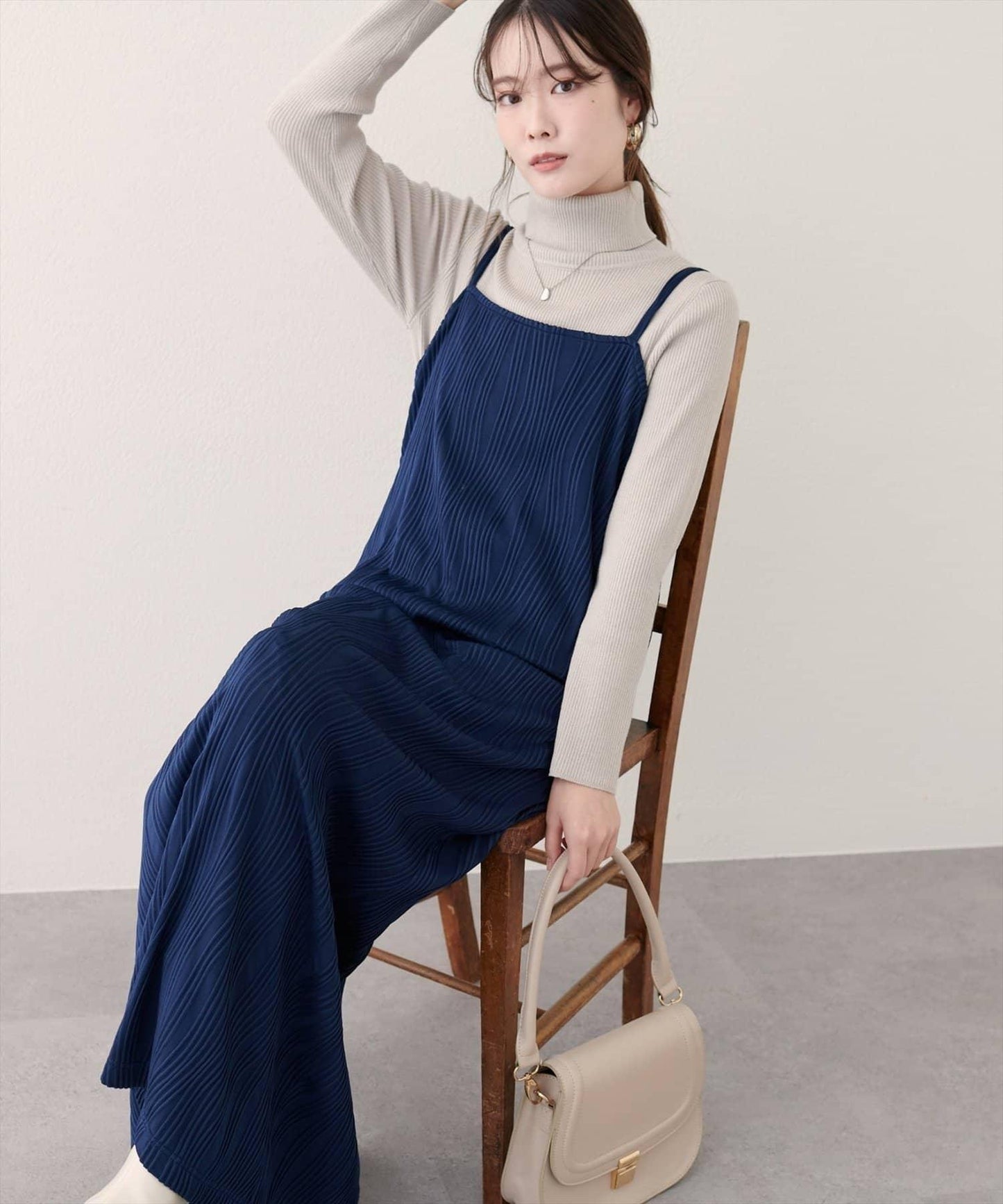 流線條紋修身連衣裙