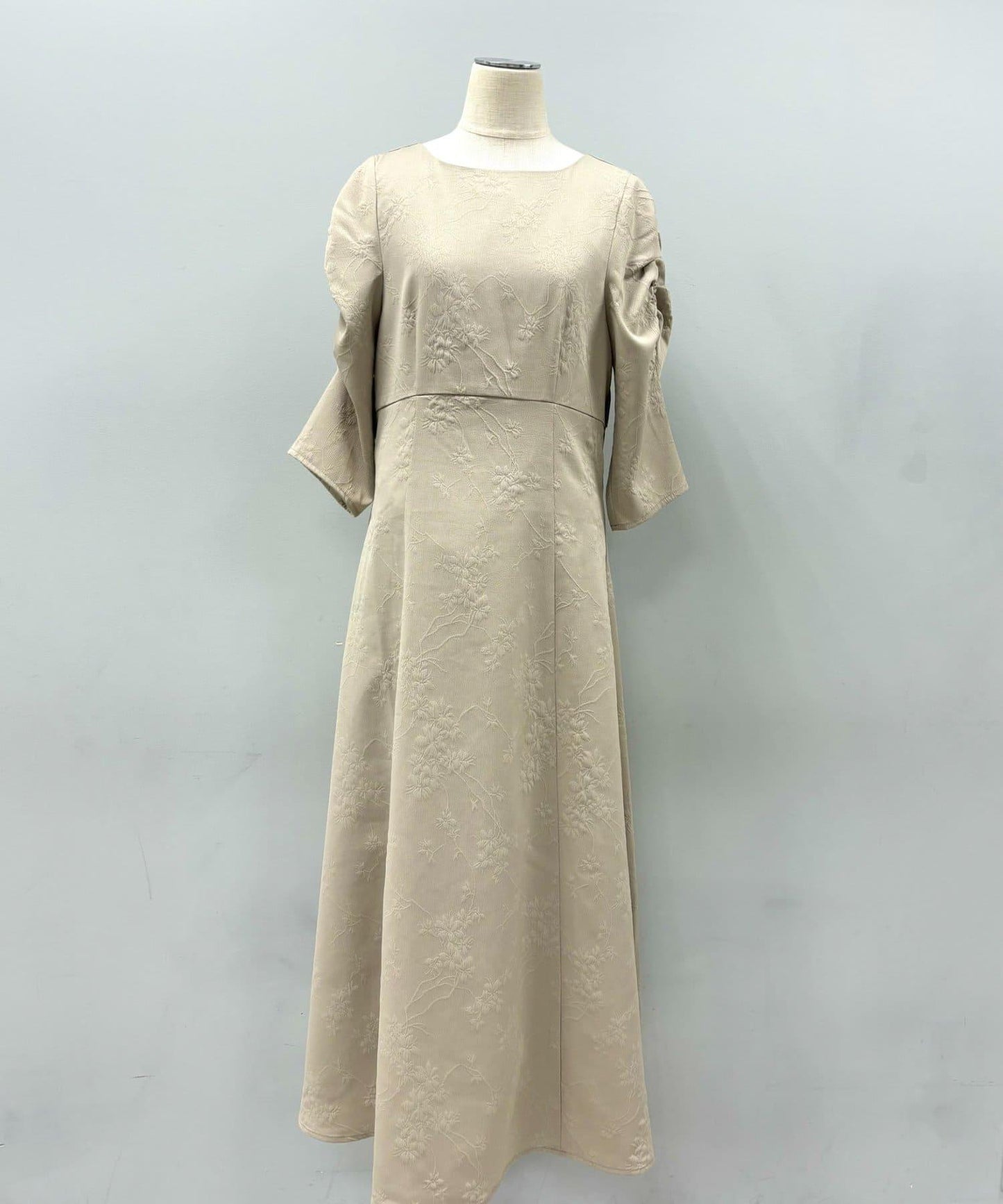 花卉提花泡泡袖連衣裙