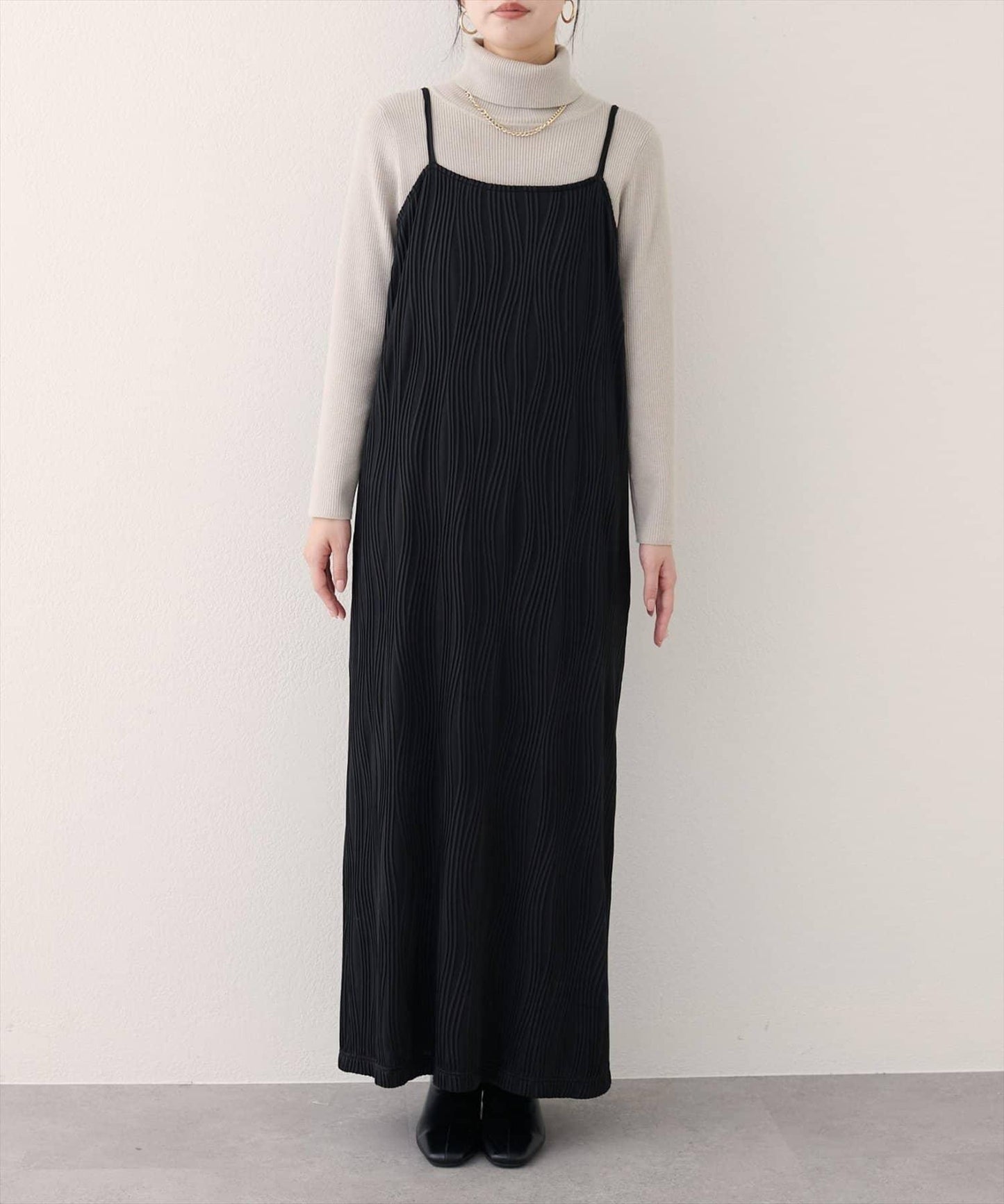 流線條紋修身連衣裙