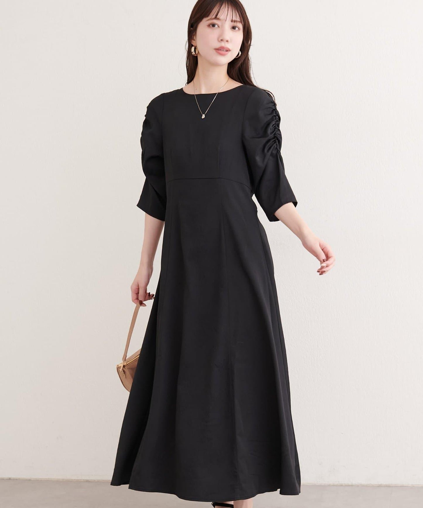 花卉提花泡泡袖連衣裙