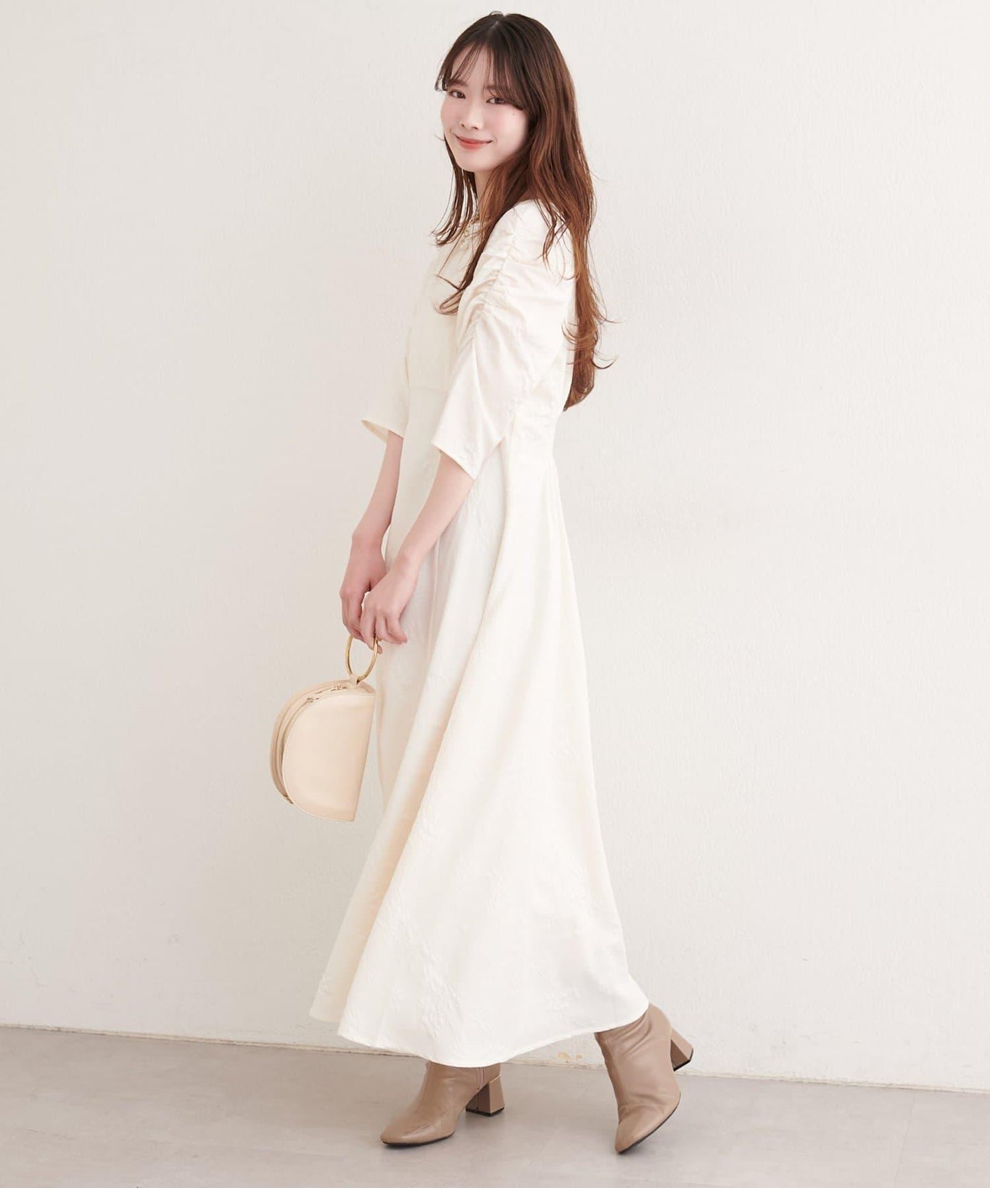 花卉提花泡泡袖連衣裙