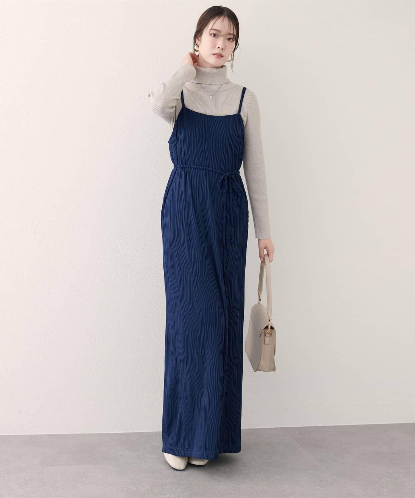 流線條紋修身連衣裙