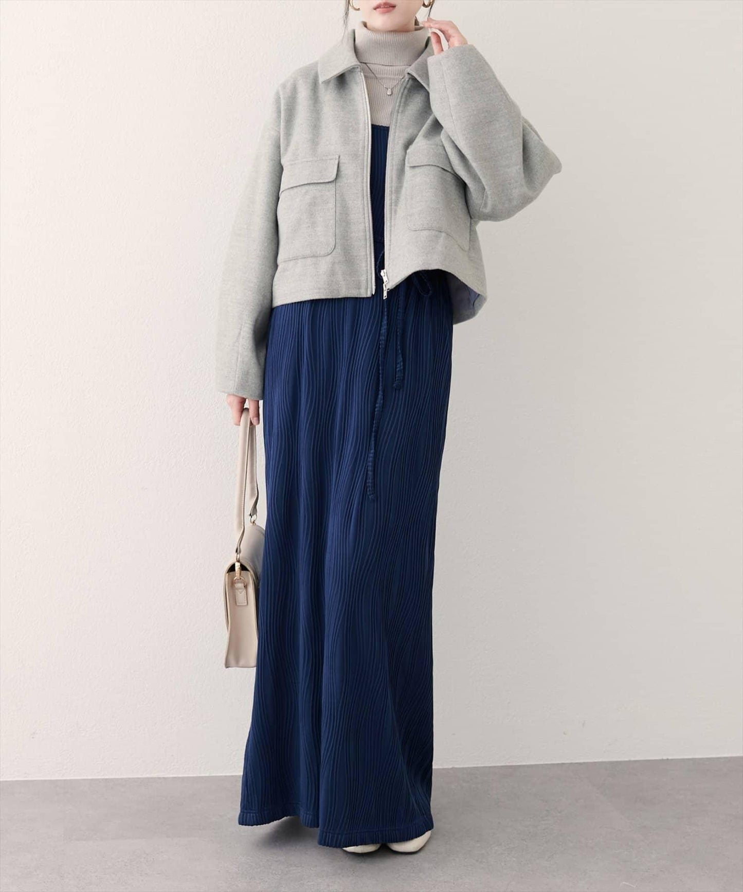 流線條紋修身連衣裙