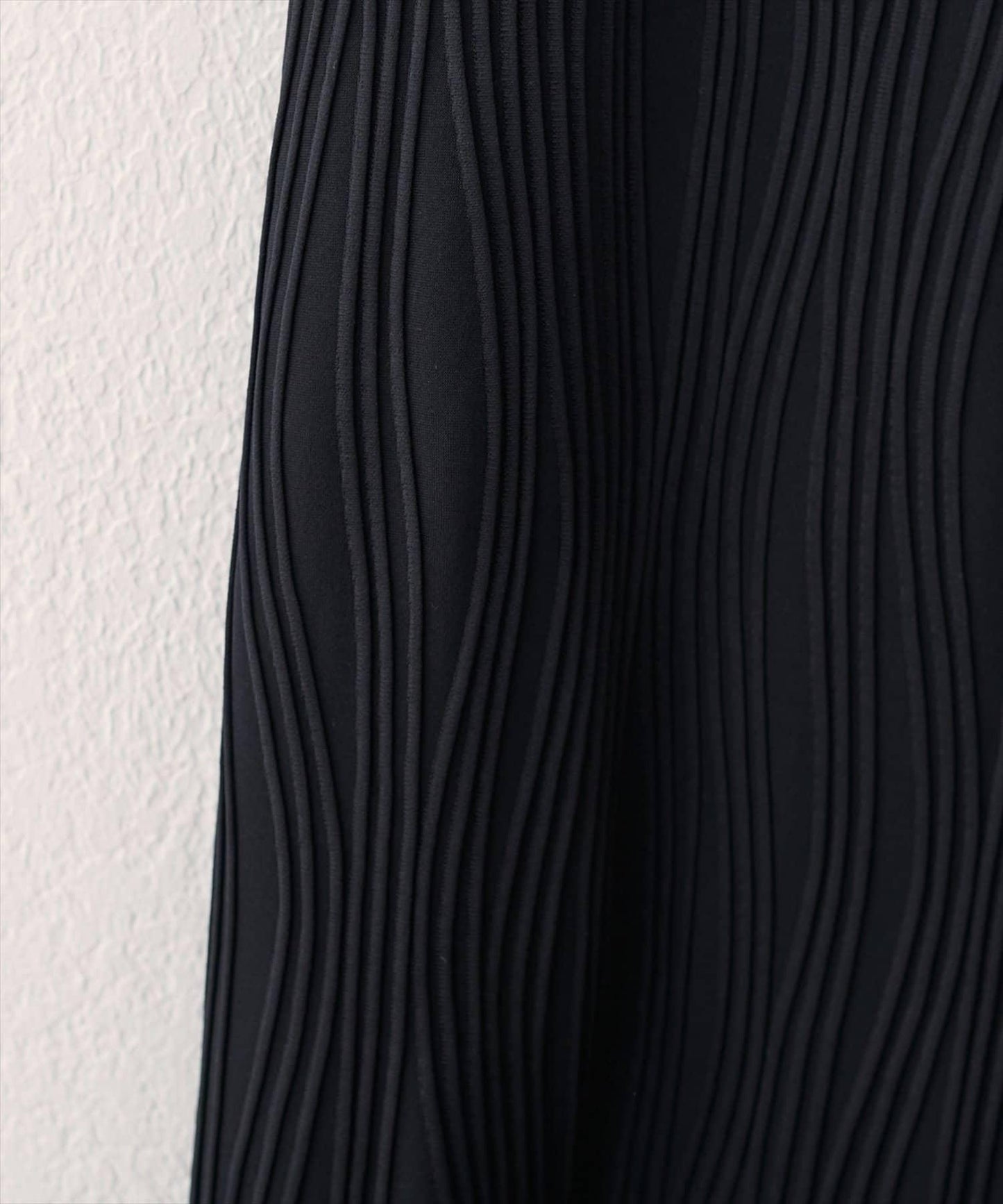 流線條紋修身連衣裙