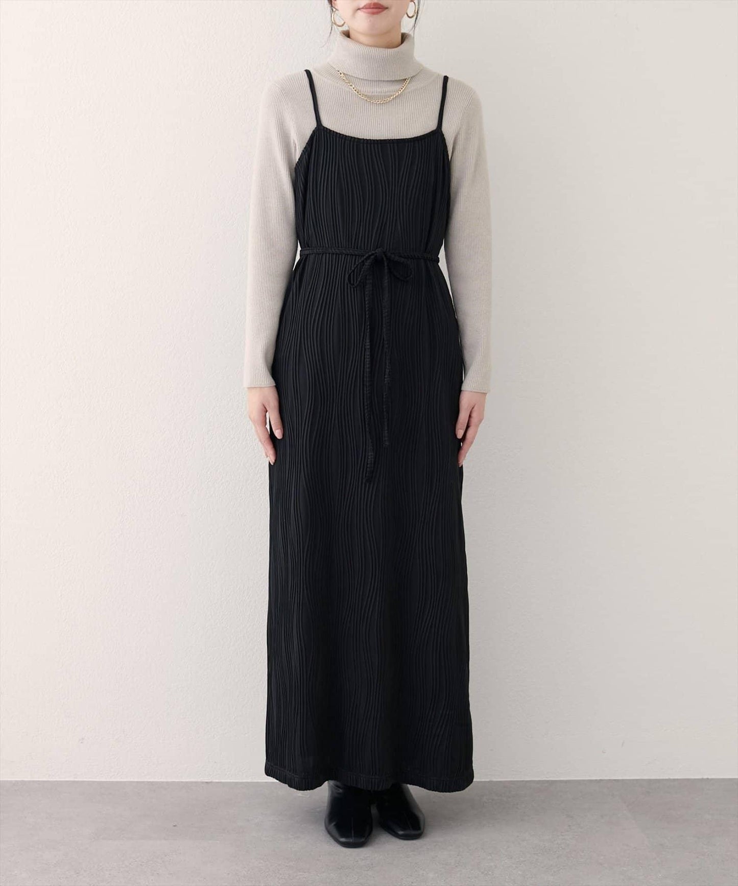 流線條紋修身連衣裙