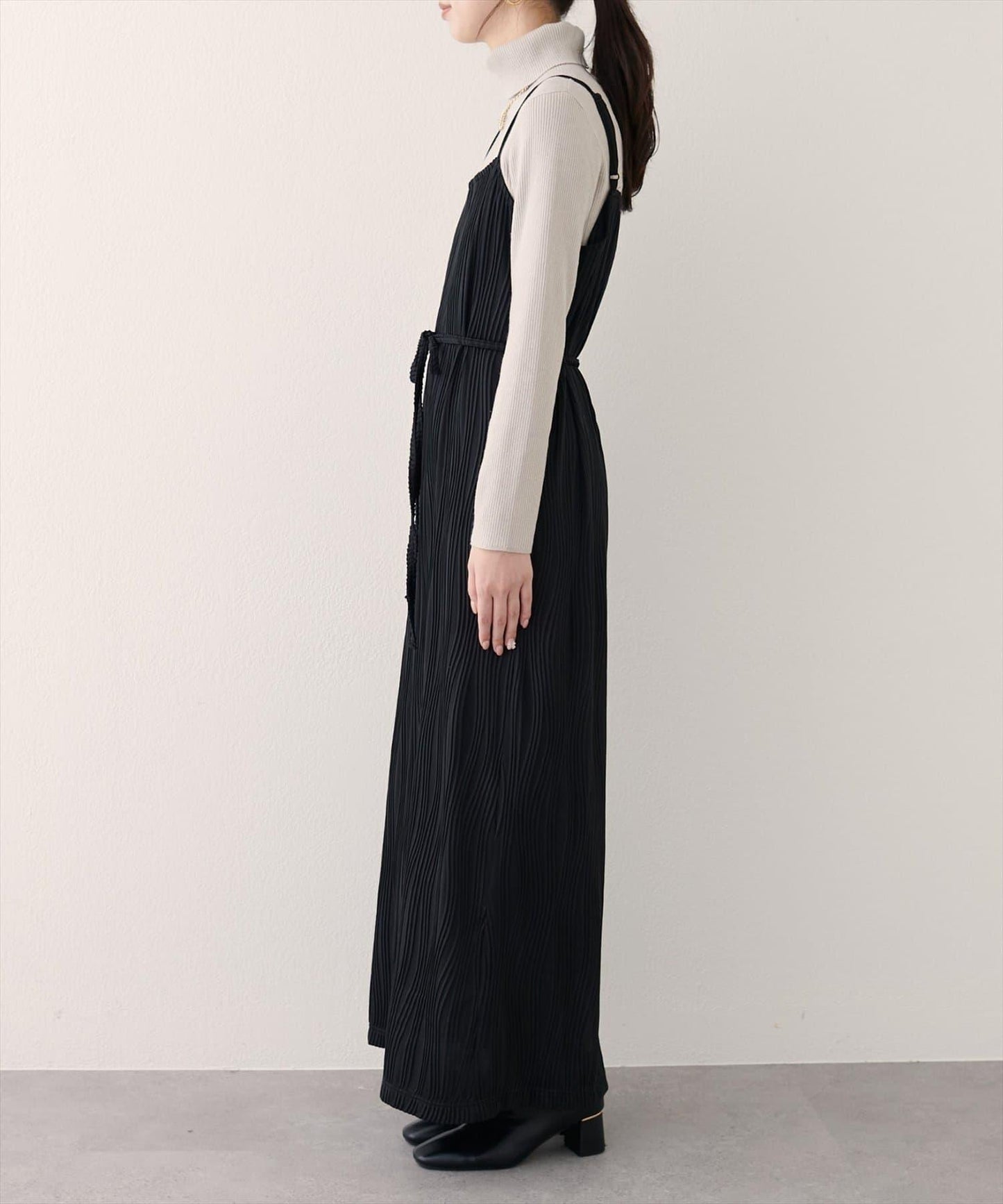 流線條紋修身連衣裙