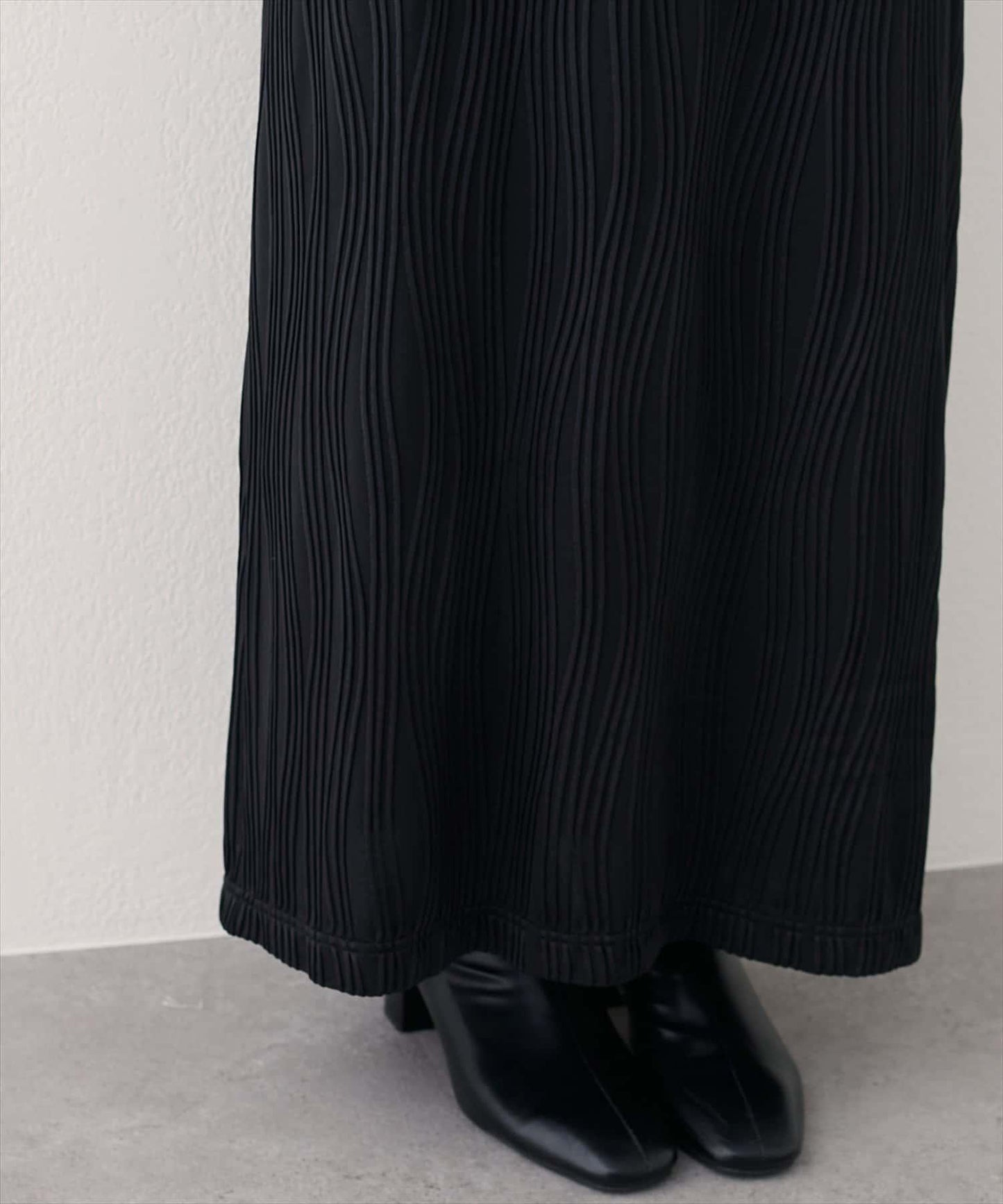 流線條紋修身連衣裙