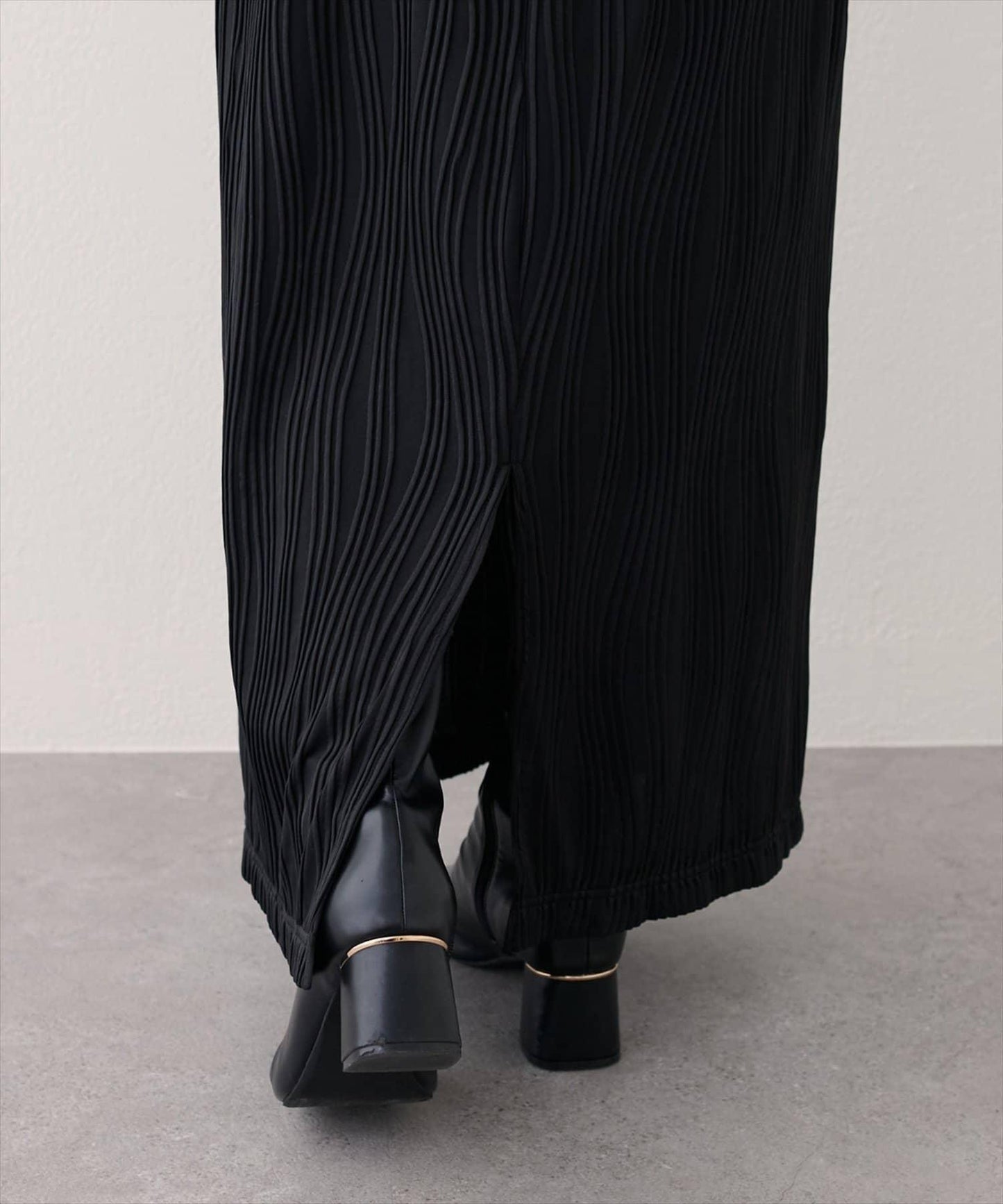 流線條紋修身連衣裙