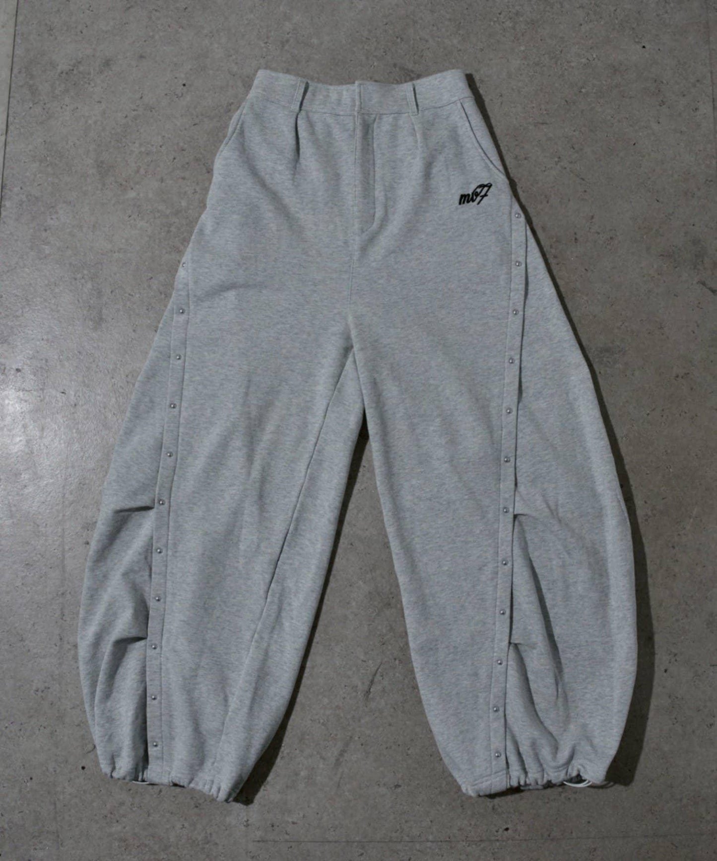 【Mavie..7】【3尺碼可選】鉚釘裝飾弧形衛褲