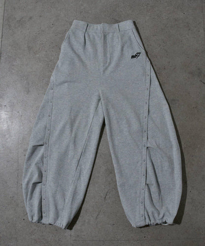 【Mavie..7】【3尺碼可選】鉚釘裝飾弧形衛褲