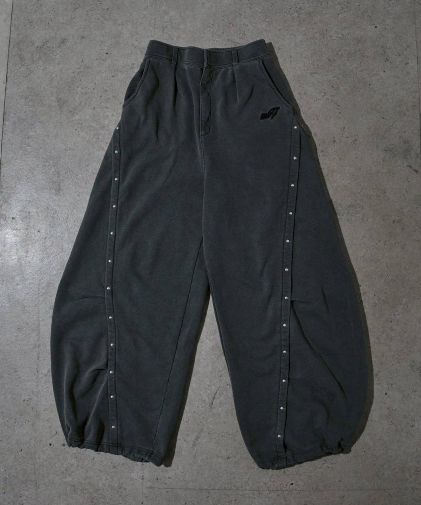 【Mavie..7】【3尺碼可選】鉚釘裝飾弧形衛褲